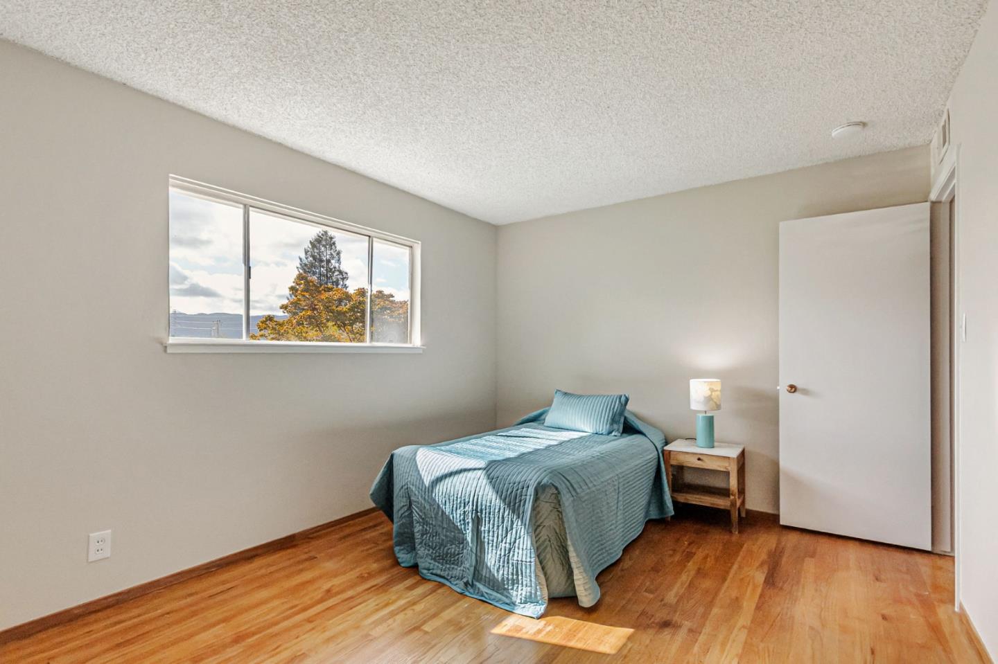 Detail Gallery Image 22 of 33 For 1831 Frobisher Way, San Jose,  CA 95124 - 5 Beds | 2/1 Baths