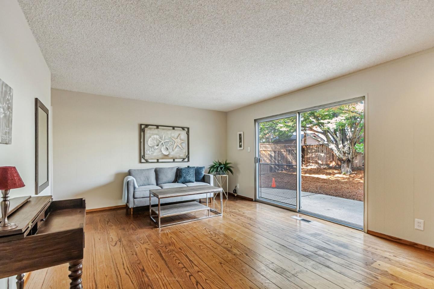 Detail Gallery Image 8 of 33 For 1831 Frobisher Way, San Jose,  CA 95124 - 5 Beds | 2/1 Baths