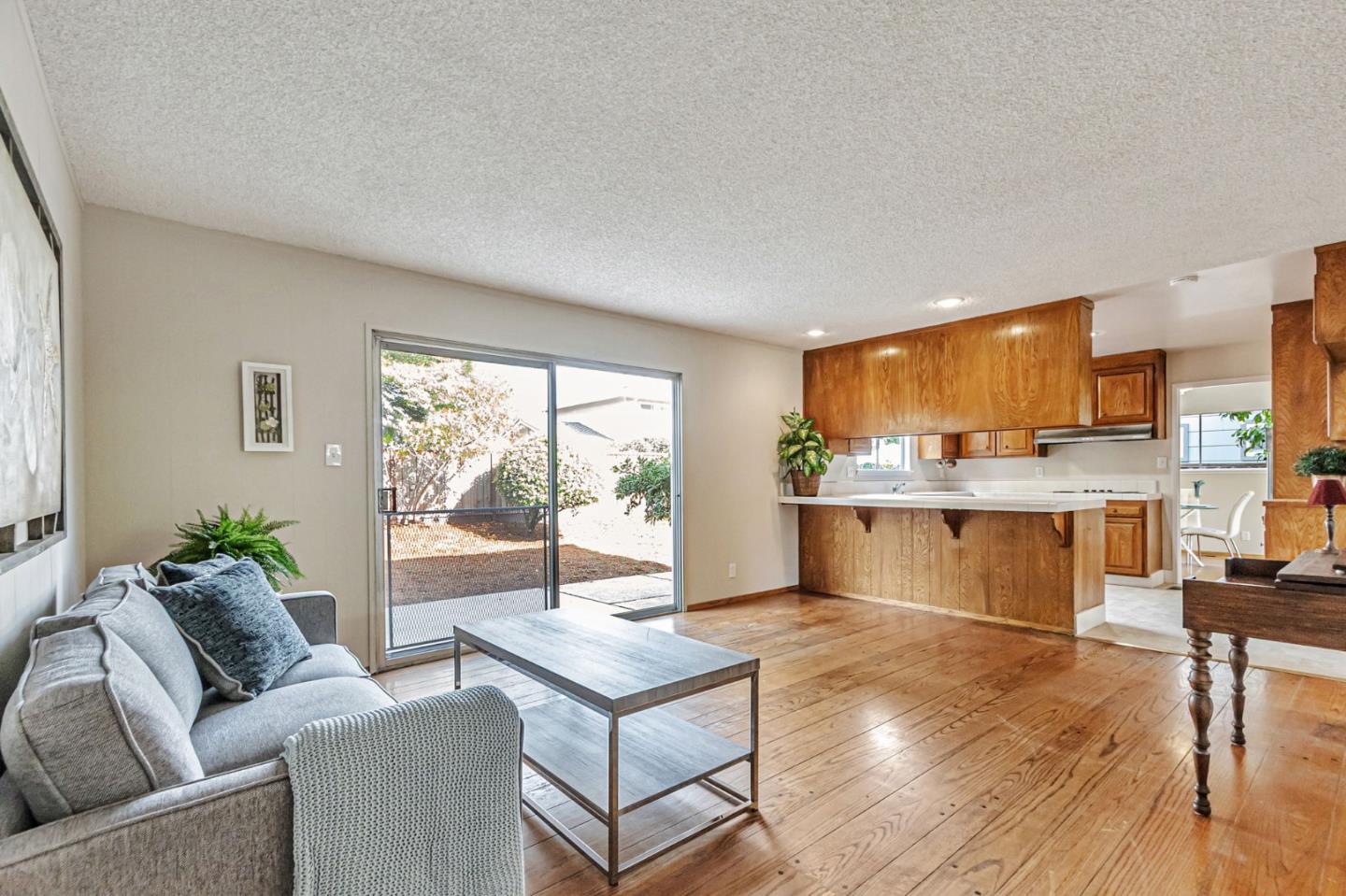 Detail Gallery Image 9 of 33 For 1831 Frobisher Way, San Jose,  CA 95124 - 5 Beds | 2/1 Baths