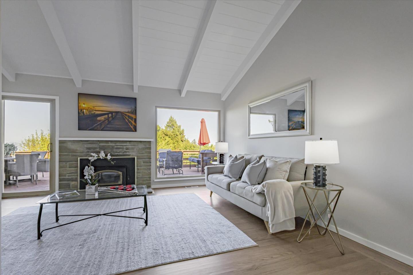 Detail Gallery Image 10 of 22 For 630 Darrell Rd, Hillsborough,  CA 94010 - 3 Beds | 2/1 Baths