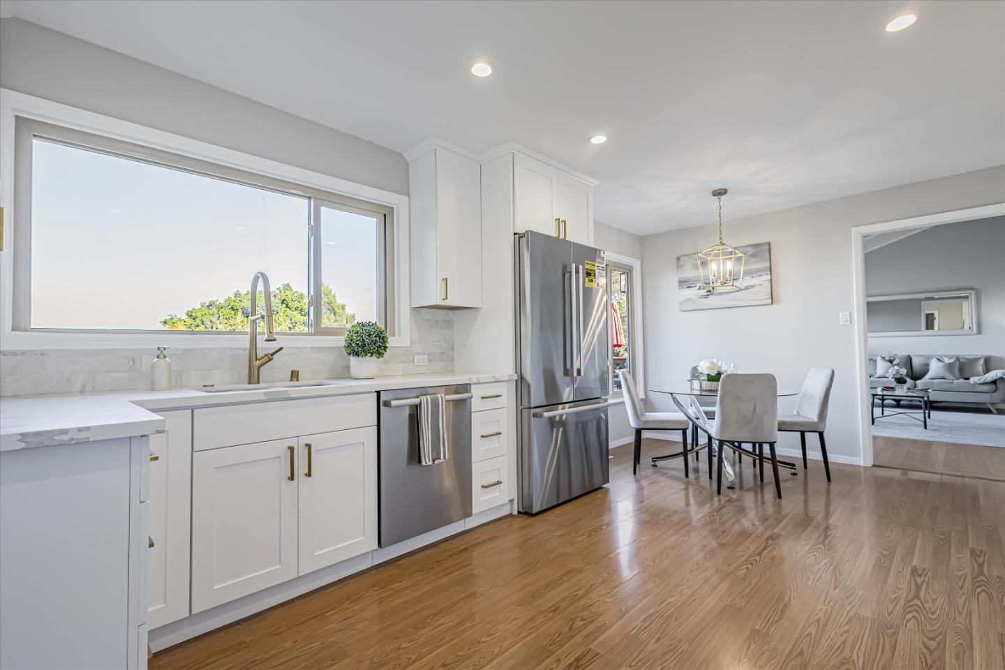 Detail Gallery Image 15 of 22 For 630 Darrell Rd, Hillsborough,  CA 94010 - 3 Beds | 2/1 Baths