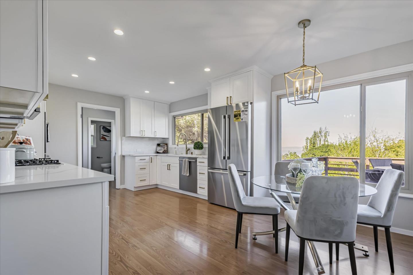 Detail Gallery Image 16 of 22 For 630 Darrell Rd, Hillsborough,  CA 94010 - 3 Beds | 2/1 Baths