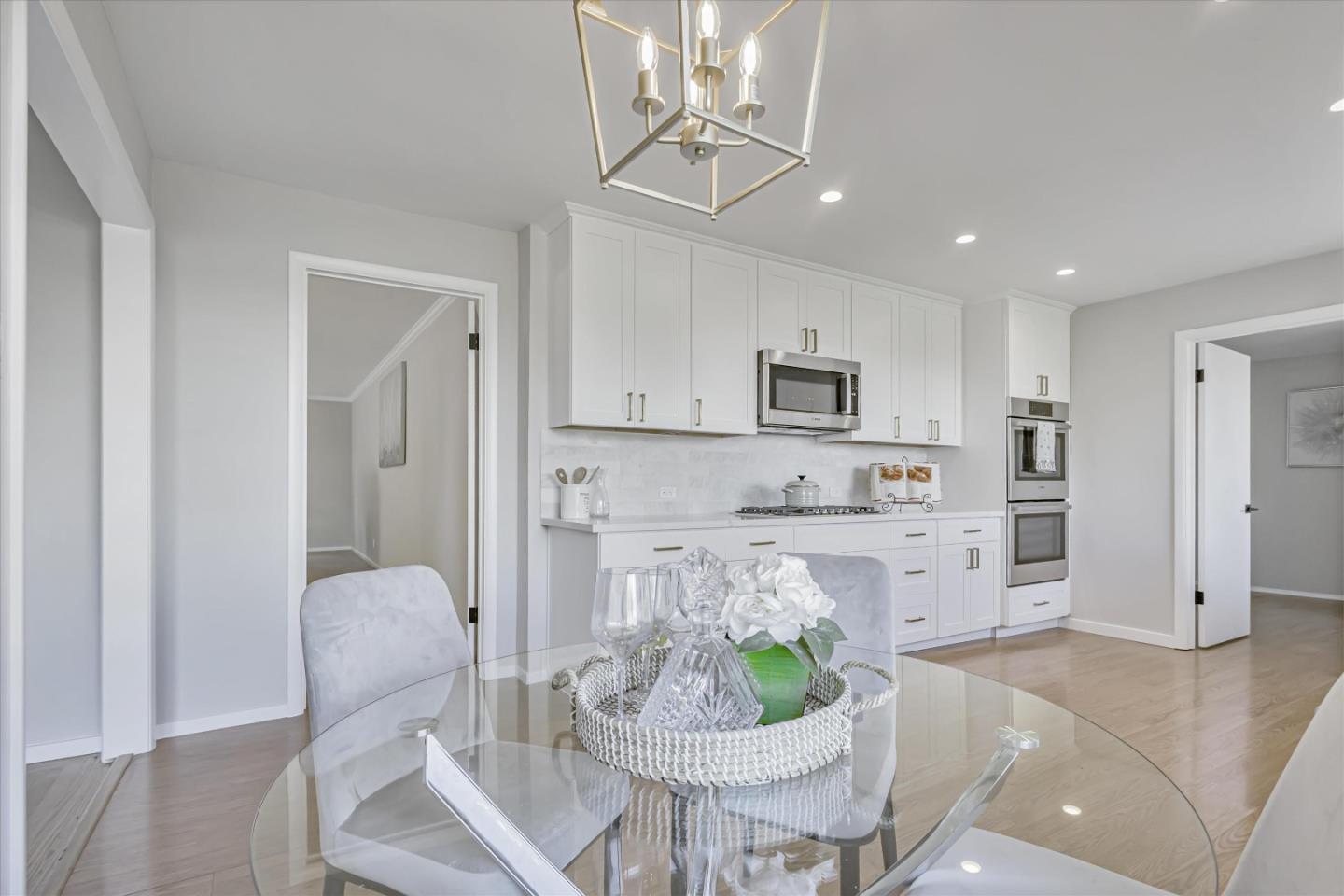 Detail Gallery Image 17 of 22 For 630 Darrell Rd, Hillsborough,  CA 94010 - 3 Beds | 2/1 Baths