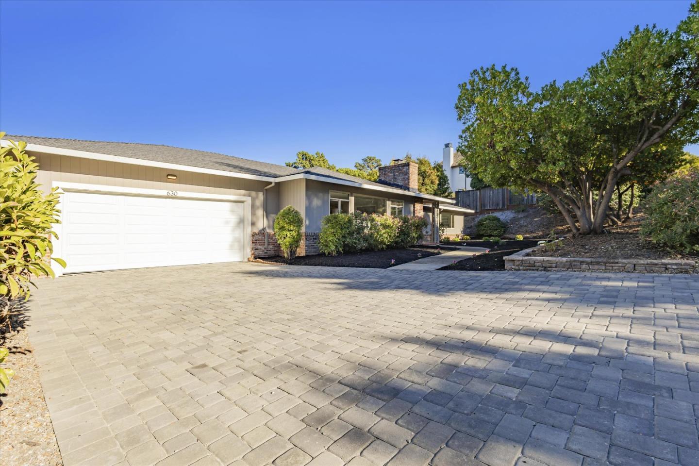 Detail Gallery Image 2 of 22 For 630 Darrell Rd, Hillsborough,  CA 94010 - 3 Beds | 2/1 Baths