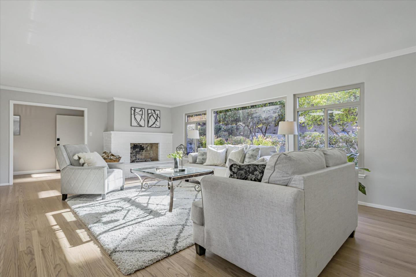 Detail Gallery Image 5 of 22 For 630 Darrell Rd, Hillsborough,  CA 94010 - 3 Beds | 2/1 Baths