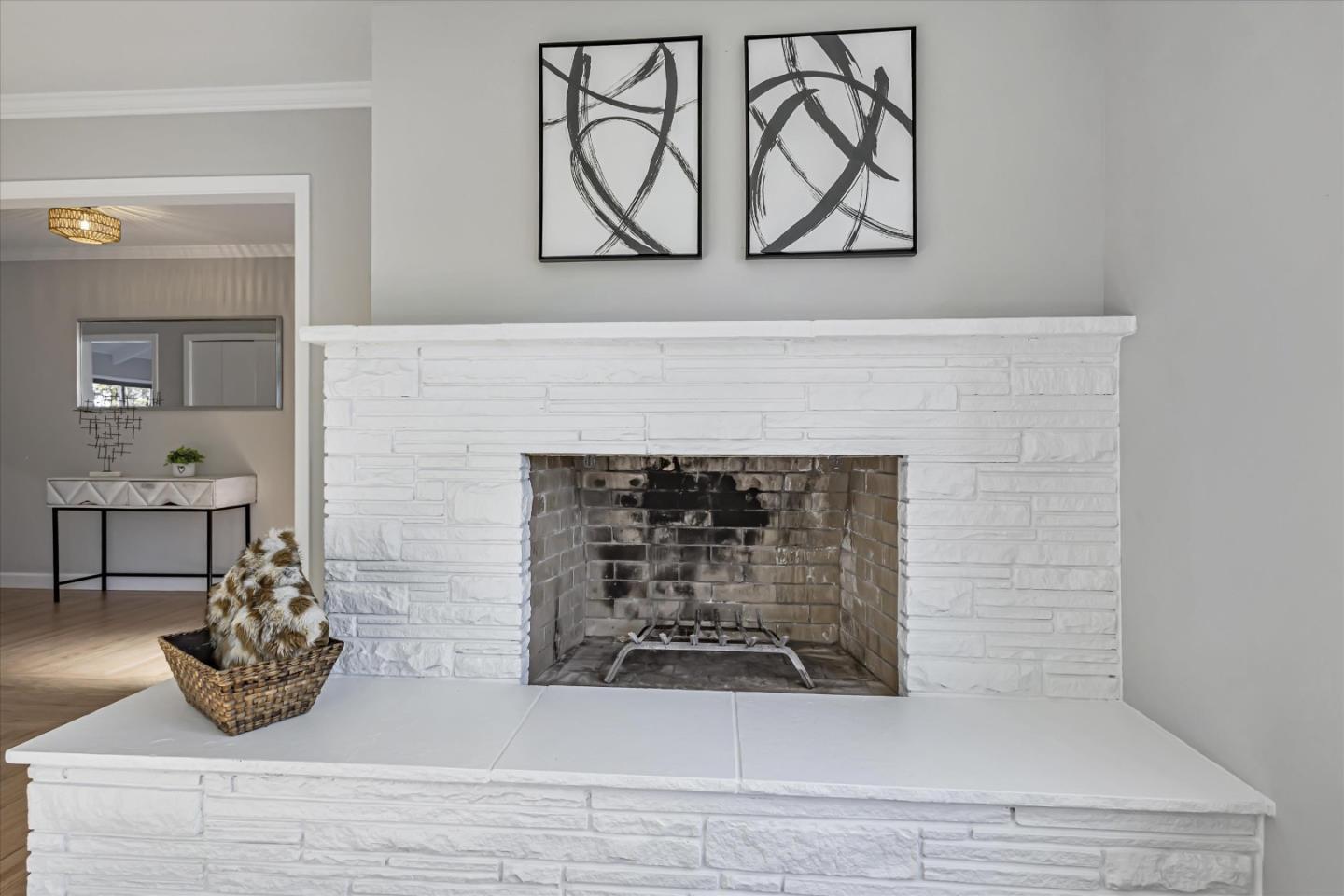 Detail Gallery Image 8 of 22 For 630 Darrell Rd, Hillsborough,  CA 94010 - 3 Beds | 2/1 Baths