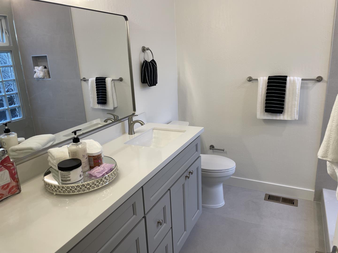 Detail Gallery Image 8 of 14 For 4065 Keith Dr, Campbell,  CA 95008 - 4 Beds | 2 Baths