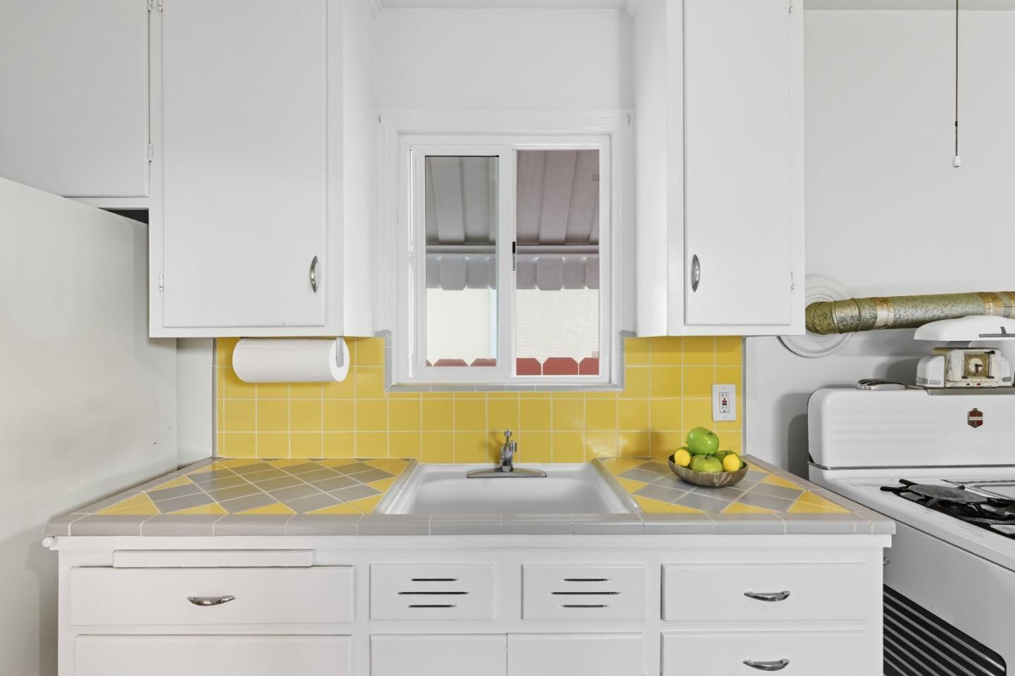 Detail Gallery Image 10 of 31 For 624 Sapphire St, Redwood City,  CA 94061 - 2 Beds | 1 Baths