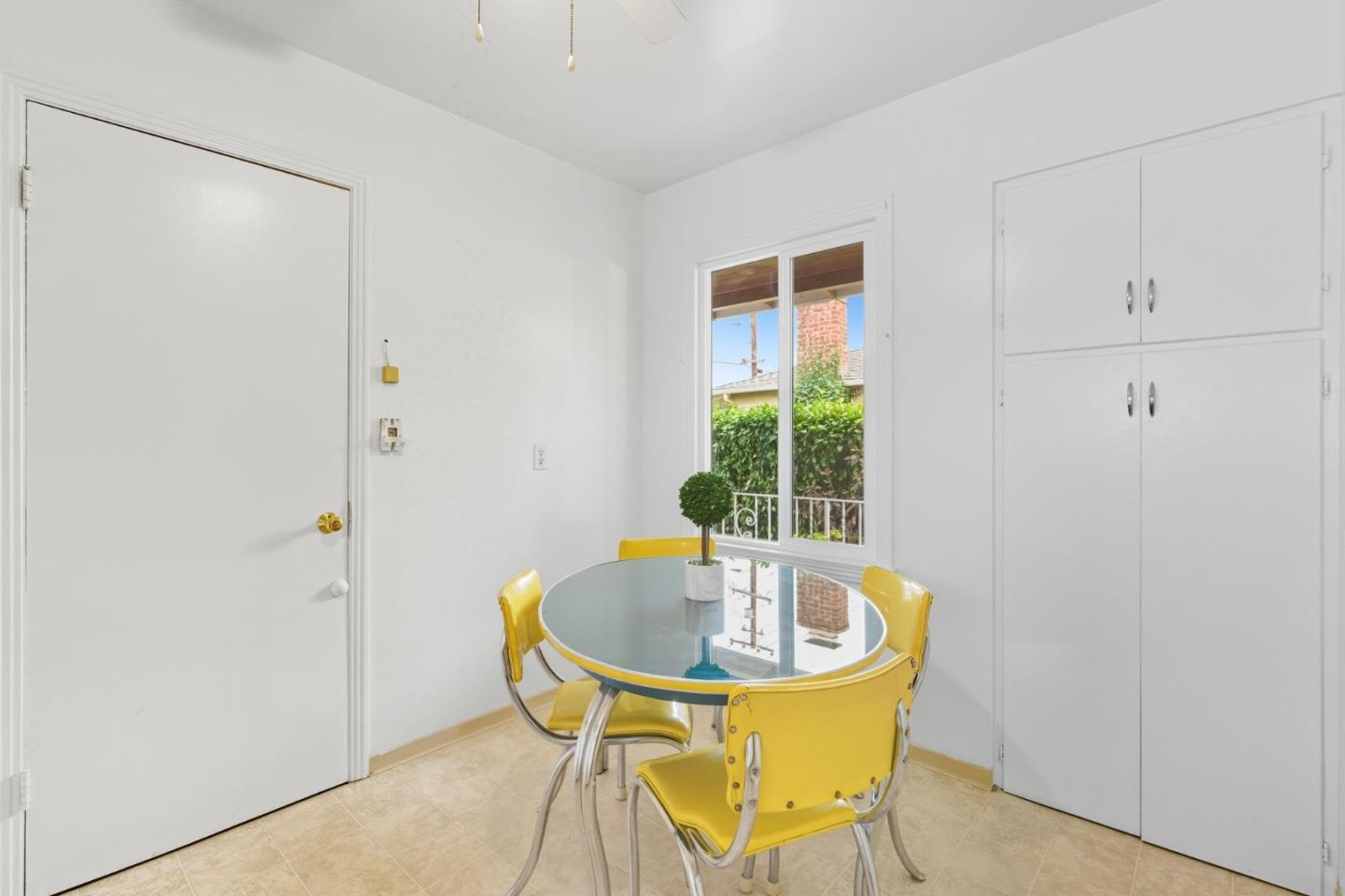 Detail Gallery Image 11 of 31 For 624 Sapphire St, Redwood City,  CA 94061 - 2 Beds | 1 Baths