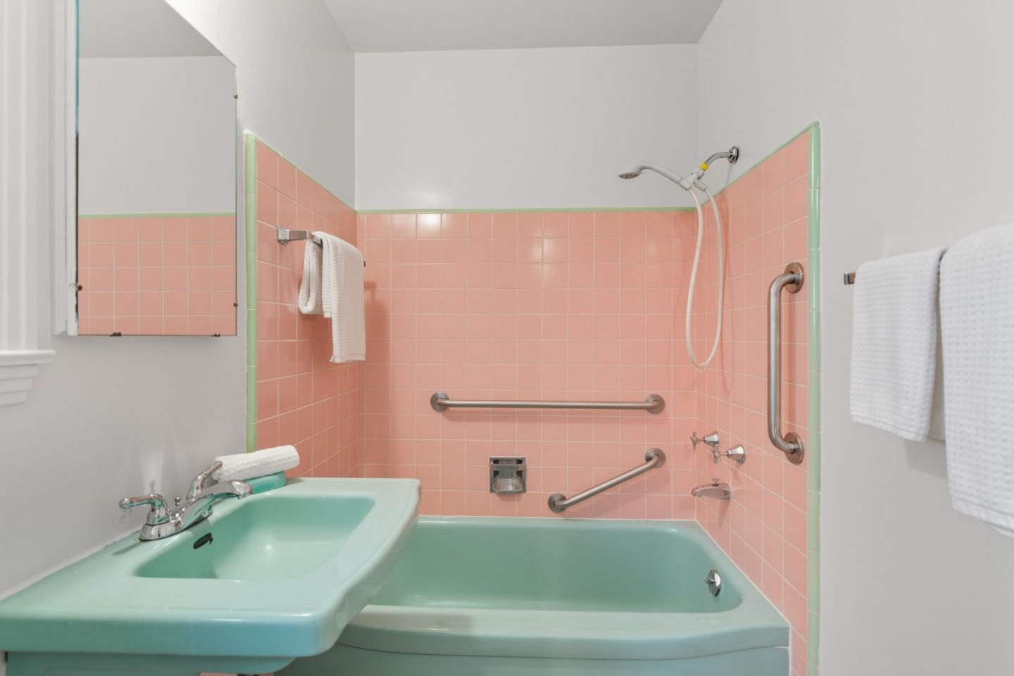 Detail Gallery Image 13 of 31 For 624 Sapphire St, Redwood City,  CA 94061 - 2 Beds | 1 Baths