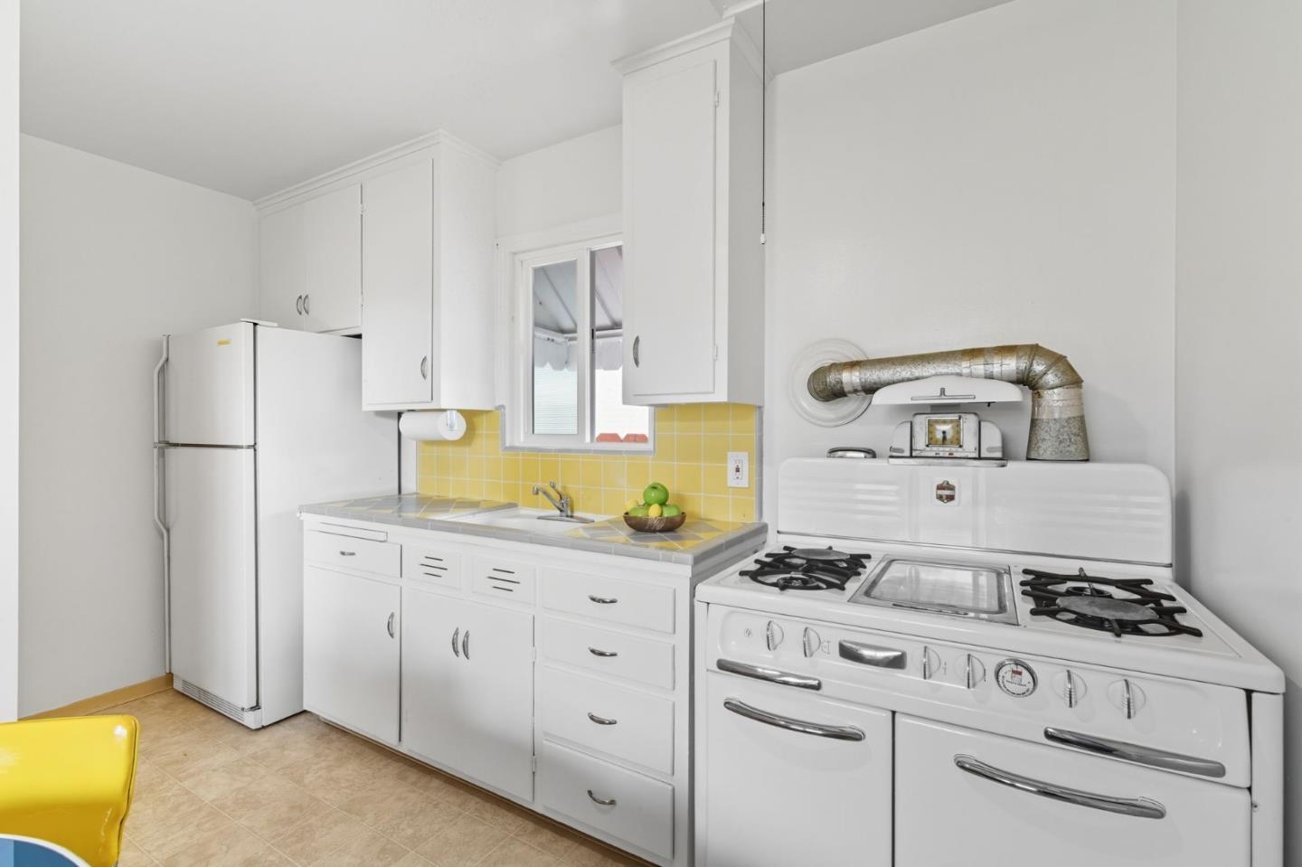 Detail Gallery Image 9 of 31 For 624 Sapphire St, Redwood City,  CA 94061 - 2 Beds | 1 Baths