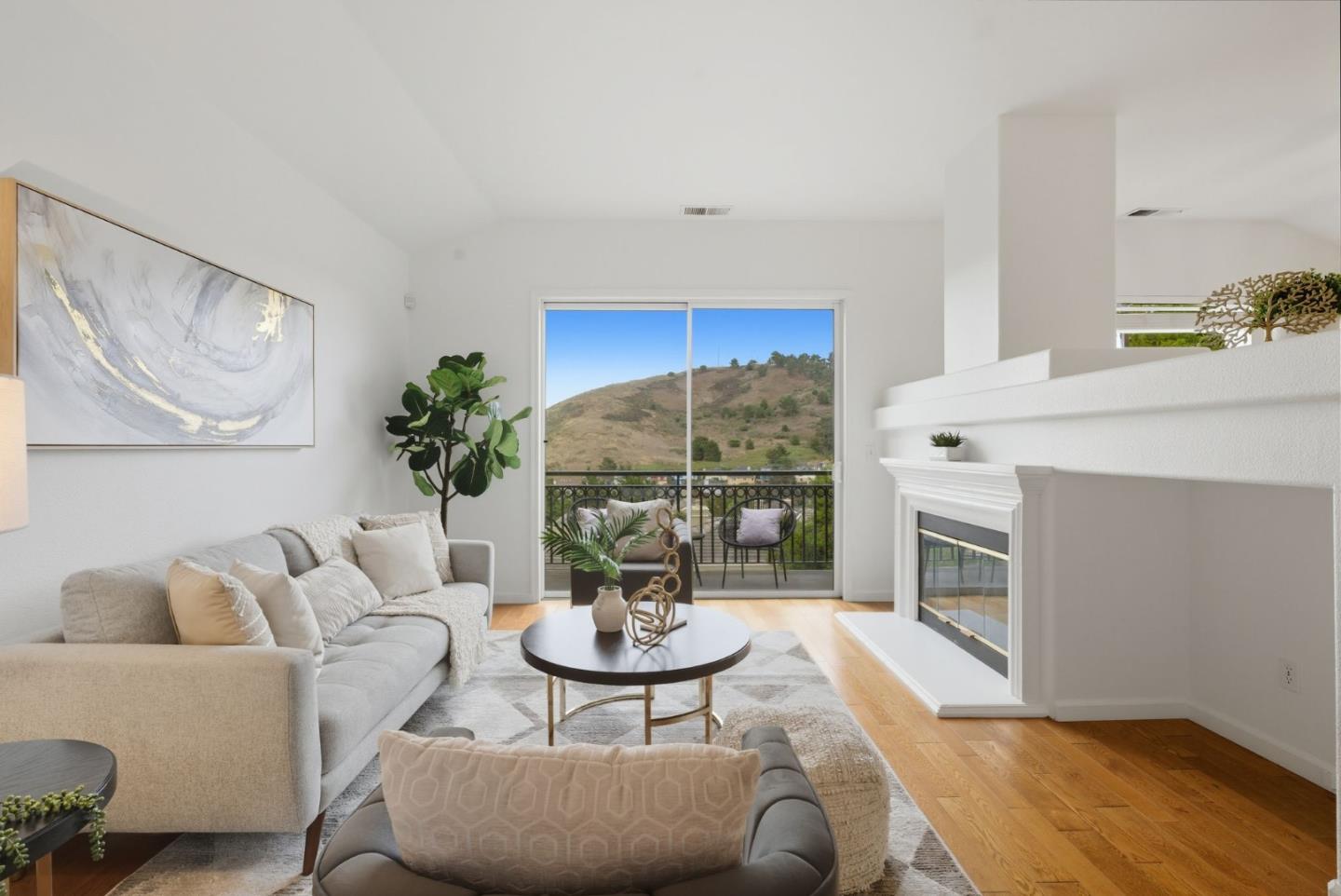 Detail Gallery Image 3 of 32 For 121 Northcrest Dr, South San Francisco,  CA 94080 - 3 Beds | 2/1 Baths