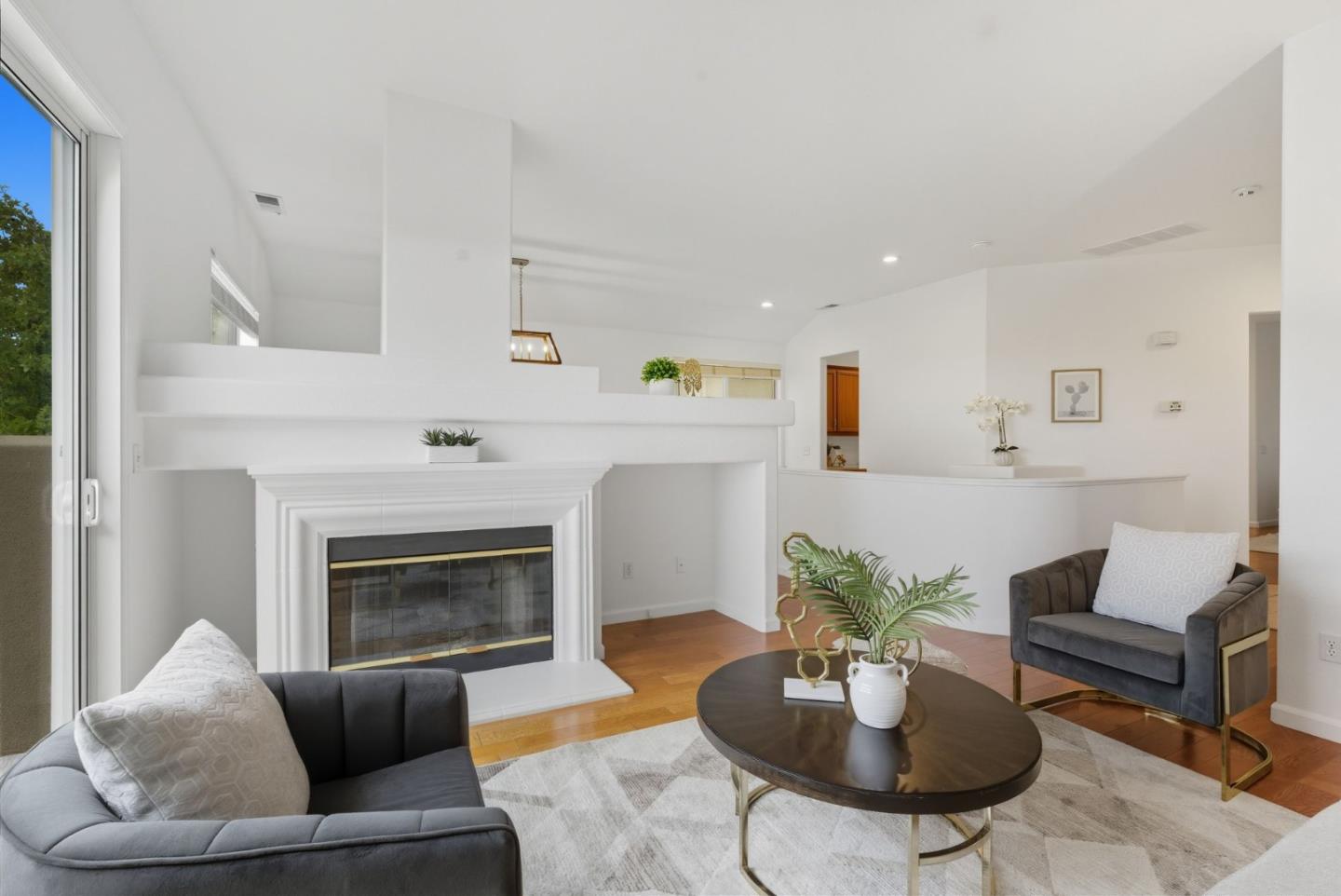 Detail Gallery Image 4 of 32 For 121 Northcrest Dr, South San Francisco,  CA 94080 - 3 Beds | 2/1 Baths