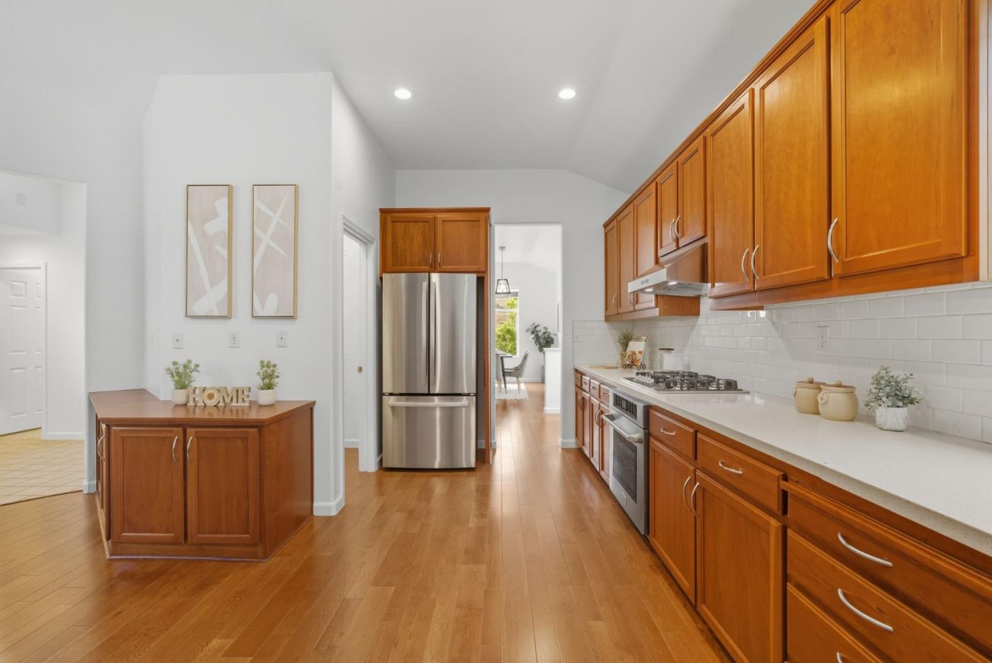 Detail Gallery Image 8 of 32 For 121 Northcrest Dr, South San Francisco,  CA 94080 - 3 Beds | 2/1 Baths