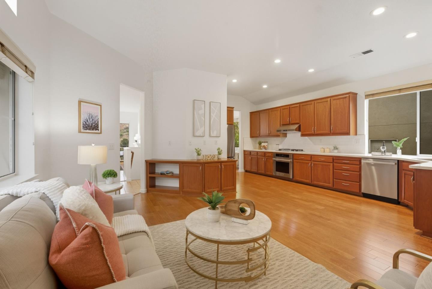 Detail Gallery Image 9 of 32 For 121 Northcrest Dr, South San Francisco,  CA 94080 - 3 Beds | 2/1 Baths