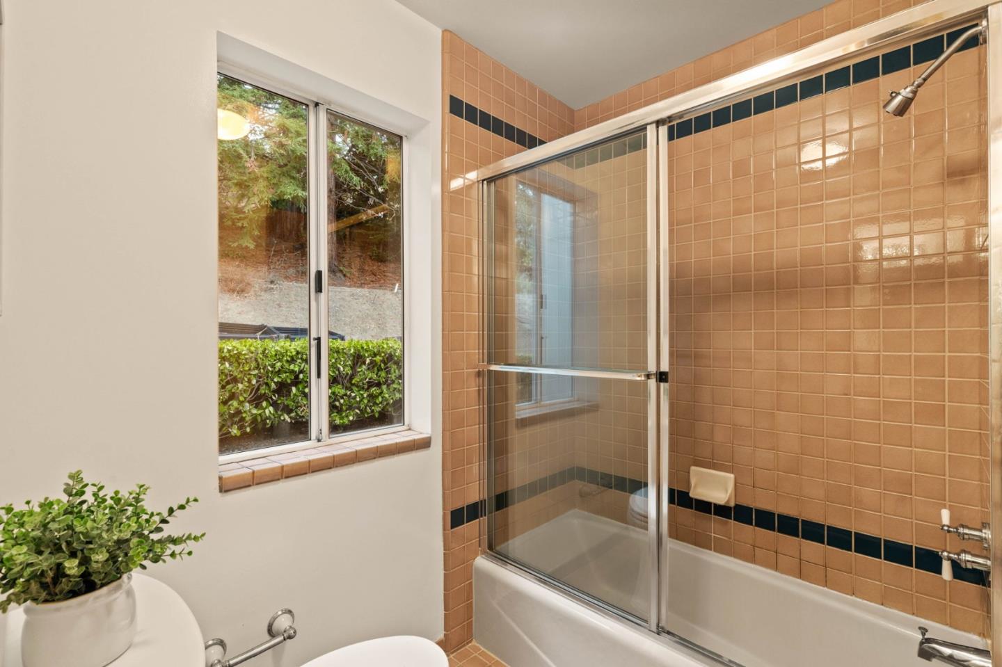 Detail Gallery Image 23 of 38 For 28 Kirkwood Way, San Carlos,  CA 94070 - 4 Beds | 3 Baths