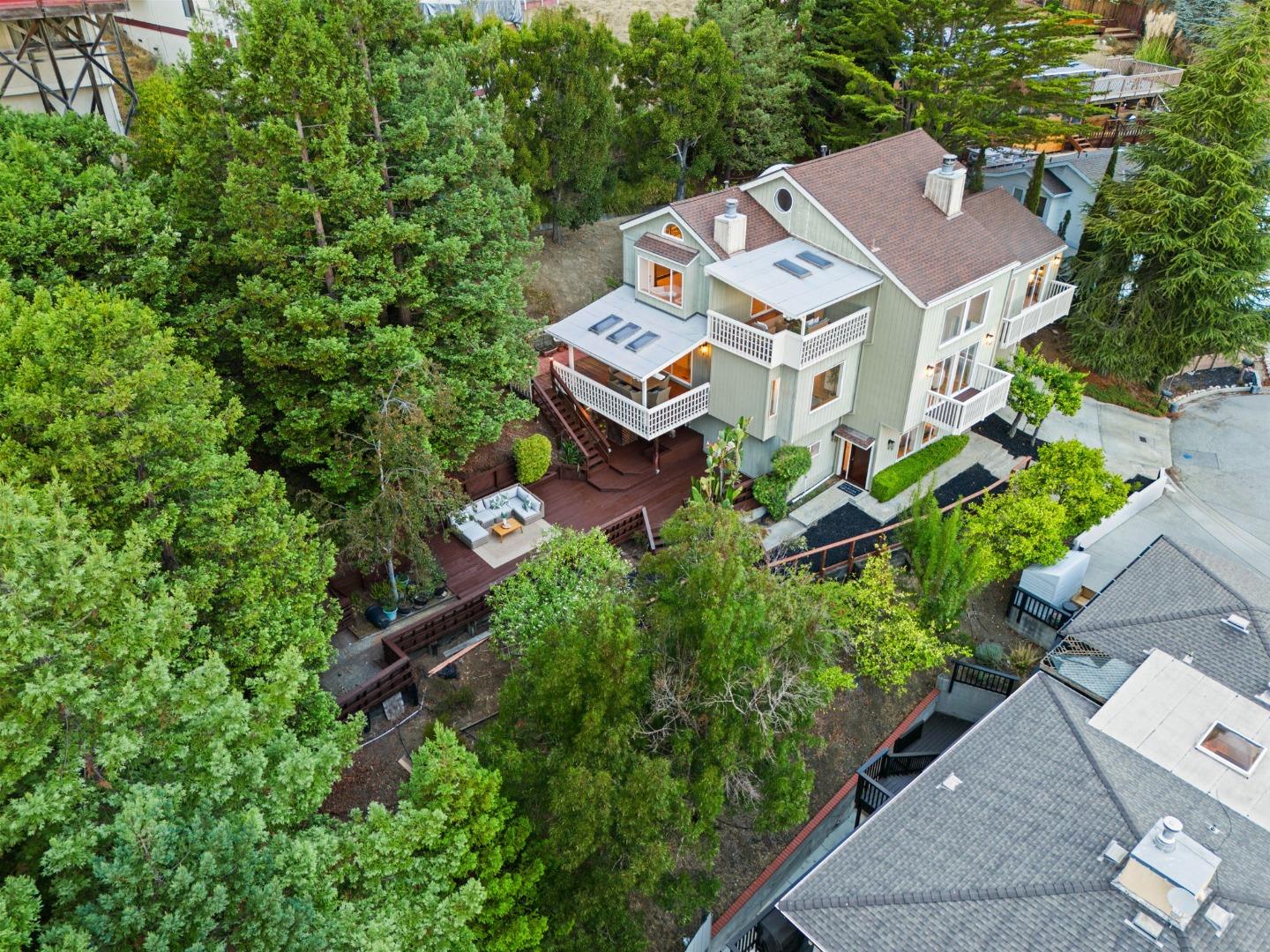 Detail Gallery Image 37 of 38 For 28 Kirkwood Way, San Carlos,  CA 94070 - 4 Beds | 3 Baths