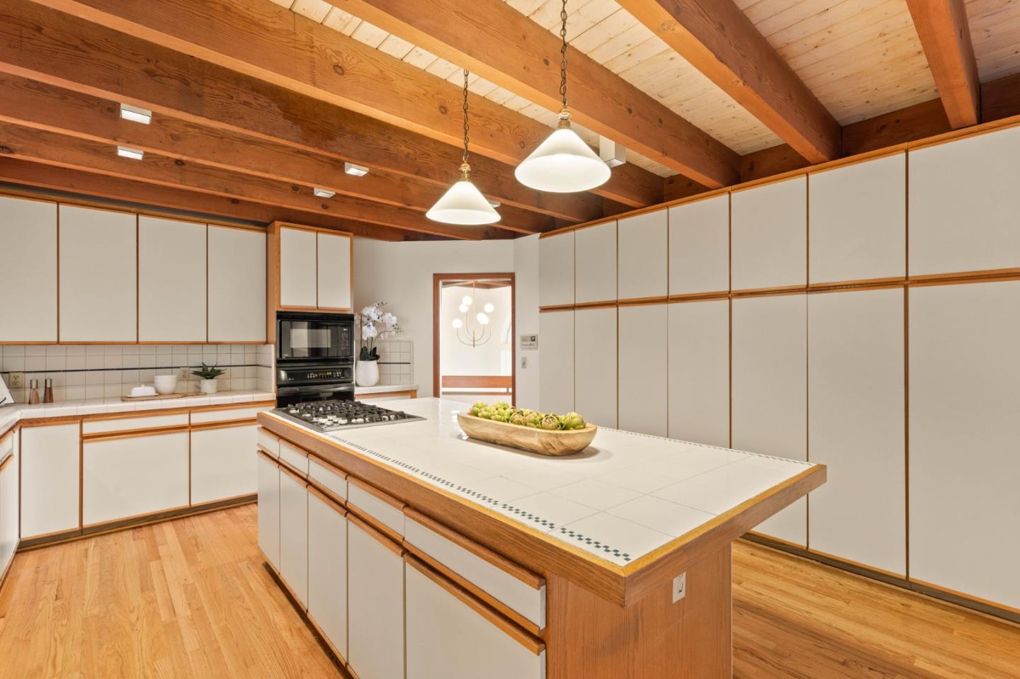 Detail Gallery Image 7 of 38 For 28 Kirkwood Way, San Carlos,  CA 94070 - 4 Beds | 3 Baths