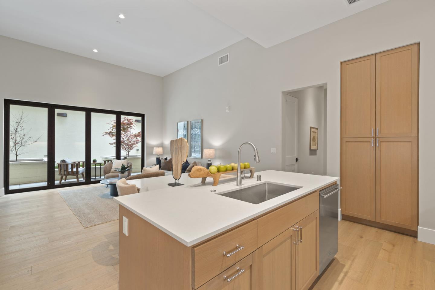 Detail Gallery Image 10 of 17 For 389 1st St #14,  Los Altos,  CA 94022 - 2 Beds | 2/1 Baths