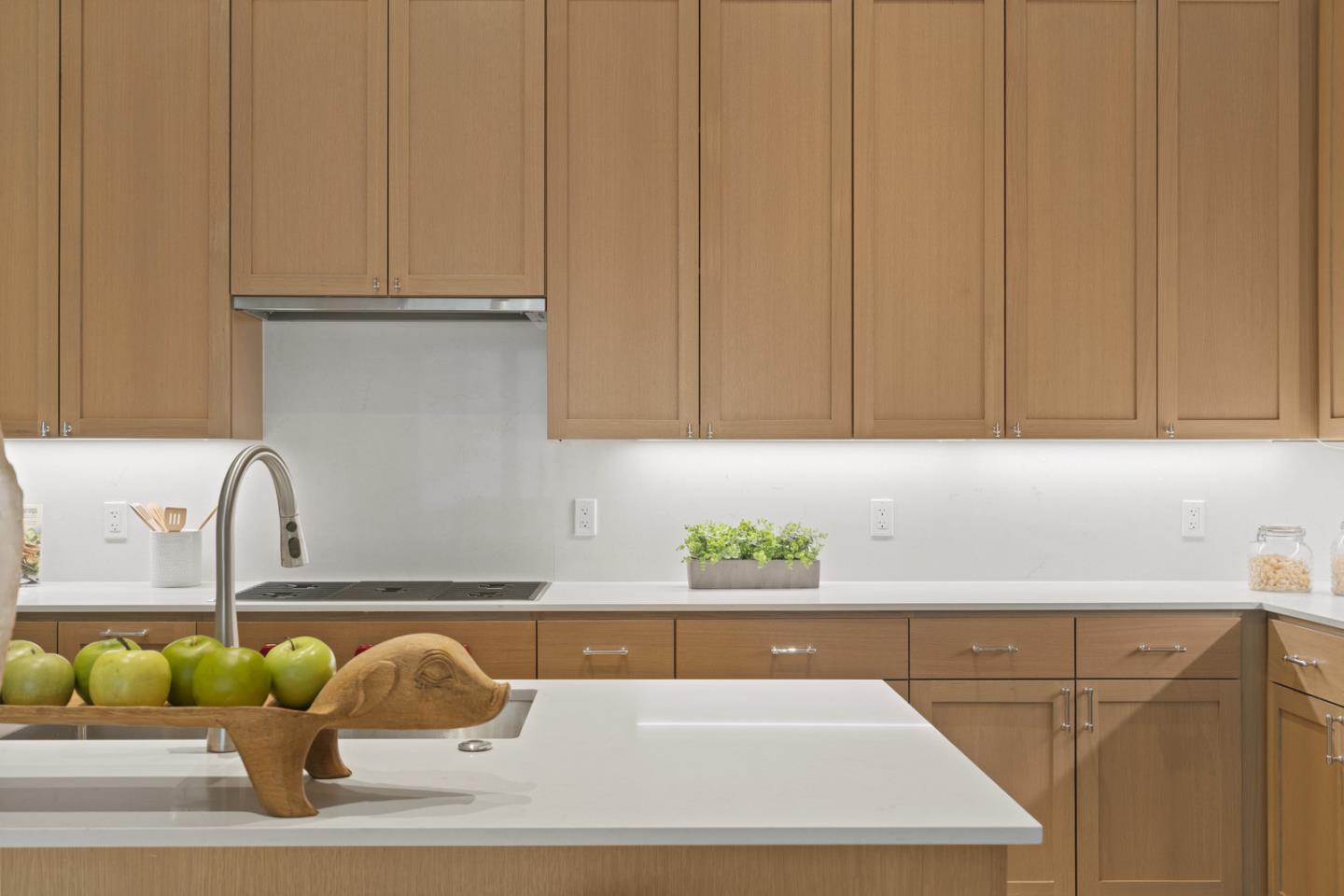 Detail Gallery Image 7 of 17 For 389 1st St #14,  Los Altos,  CA 94022 - 2 Beds | 2/1 Baths