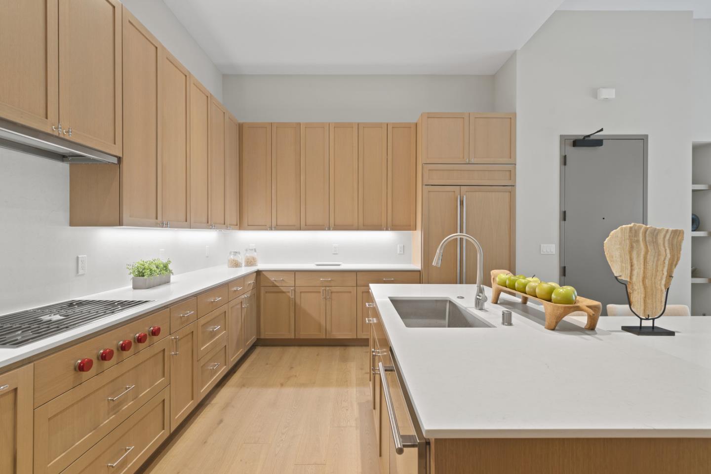 Detail Gallery Image 8 of 17 For 389 1st St #14,  Los Altos,  CA 94022 - 2 Beds | 2/1 Baths