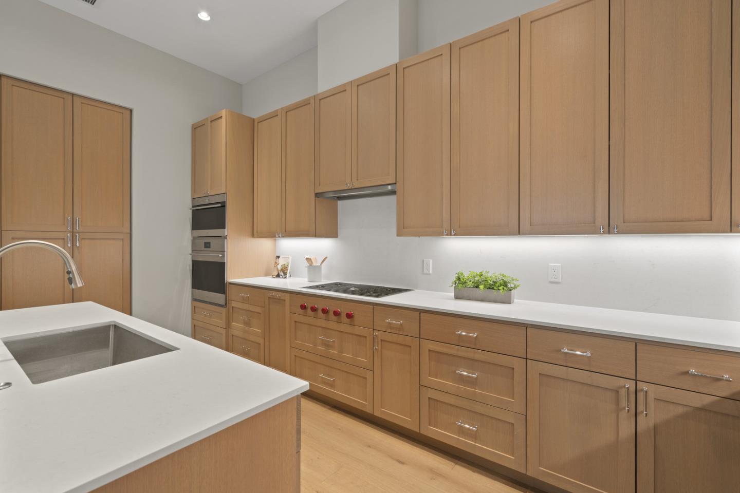 Detail Gallery Image 9 of 17 For 389 1st St #14,  Los Altos,  CA 94022 - 2 Beds | 2/1 Baths