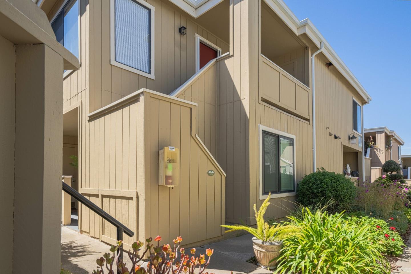 Detail Gallery Image 2 of 9 For 820 Casanova Ave #125,  Monterey,  CA 93940 - 1 Beds | 1 Baths