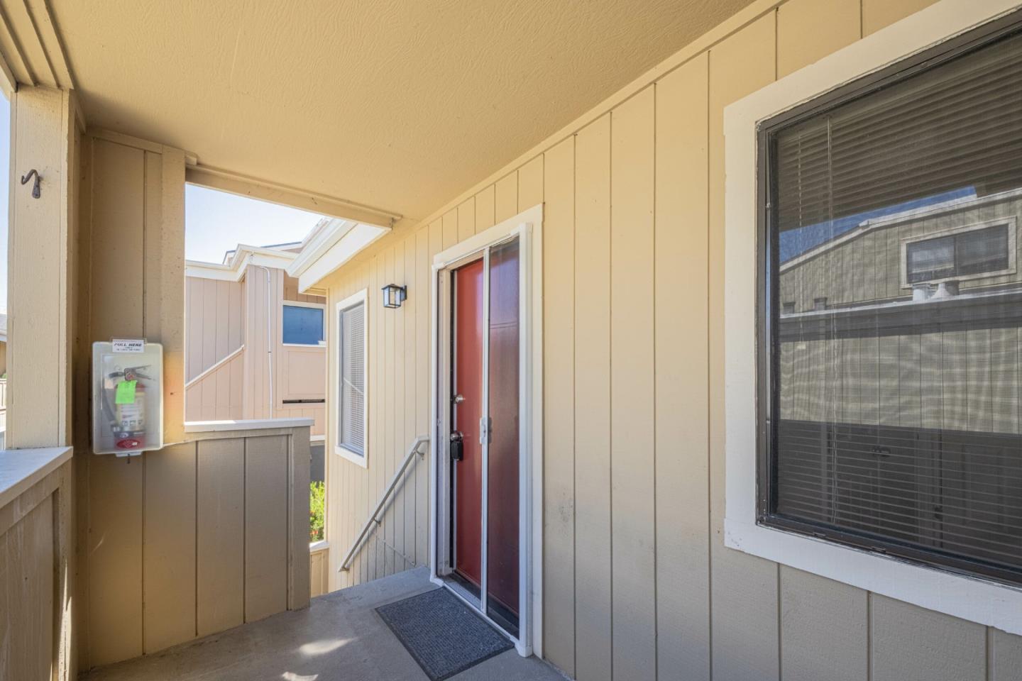 Detail Gallery Image 3 of 9 For 820 Casanova Ave #125,  Monterey,  CA 93940 - 1 Beds | 1 Baths