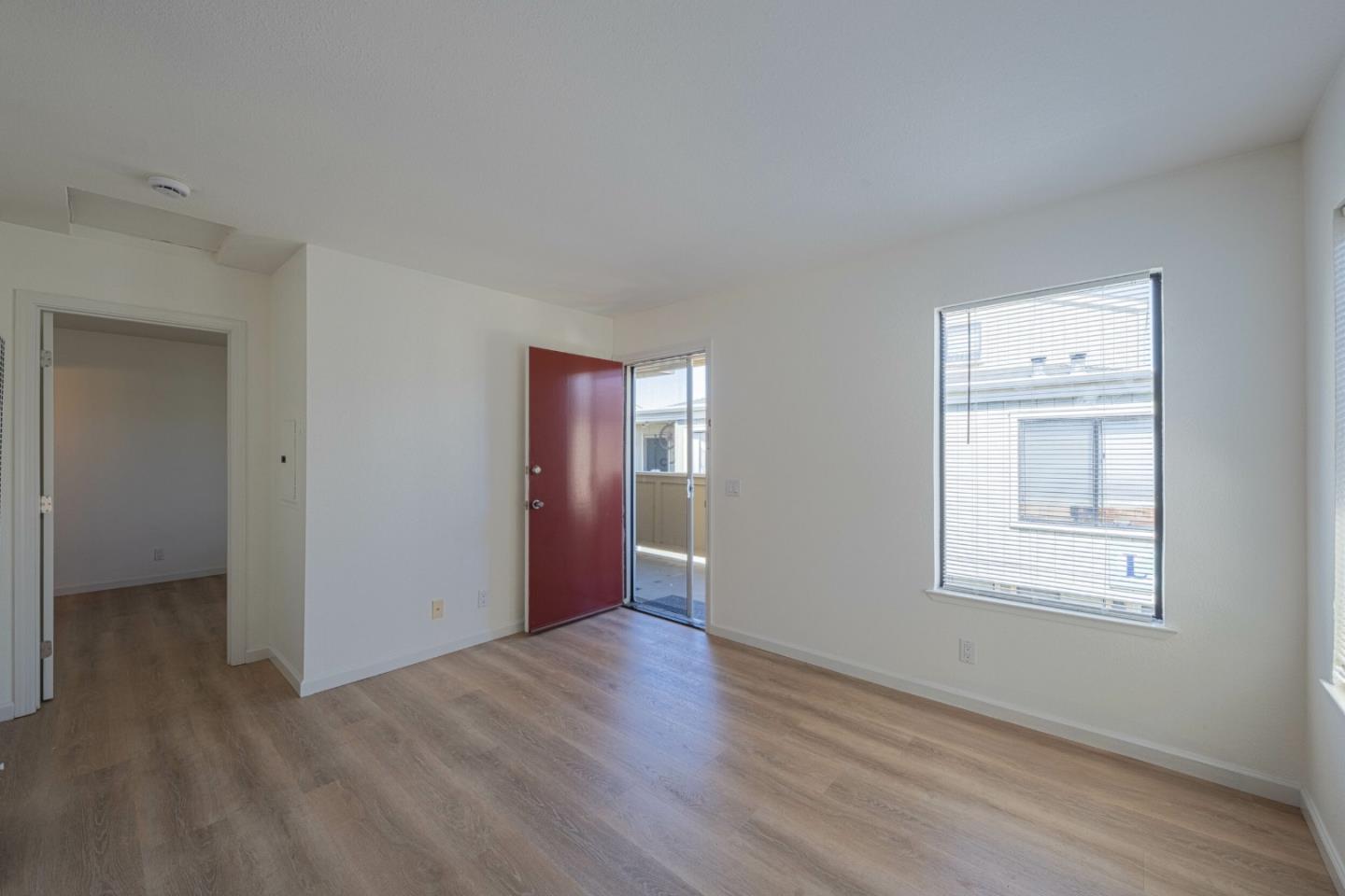 Detail Gallery Image 5 of 9 For 820 Casanova Ave #125,  Monterey,  CA 93940 - 1 Beds | 1 Baths