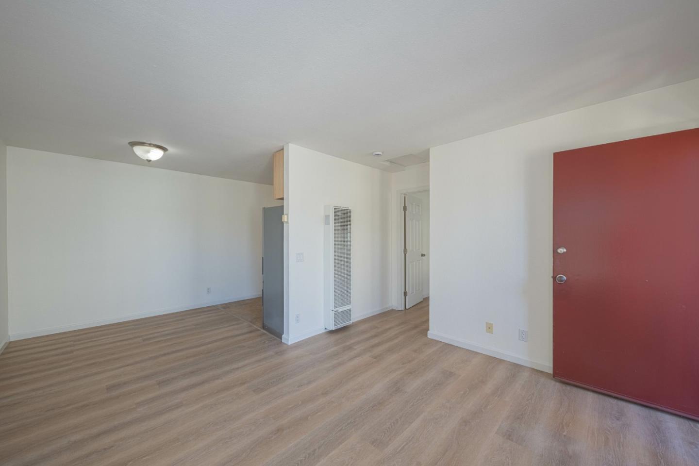 Detail Gallery Image 6 of 9 For 820 Casanova Ave #125,  Monterey,  CA 93940 - 1 Beds | 1 Baths
