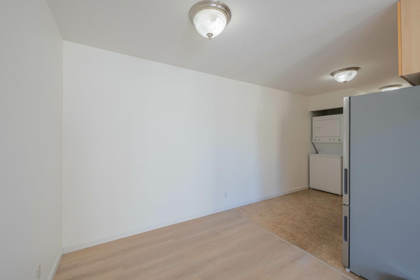 Detail Gallery Image 7 of 9 For 820 Casanova Ave #125,  Monterey,  CA 93940 - 1 Beds | 1 Baths