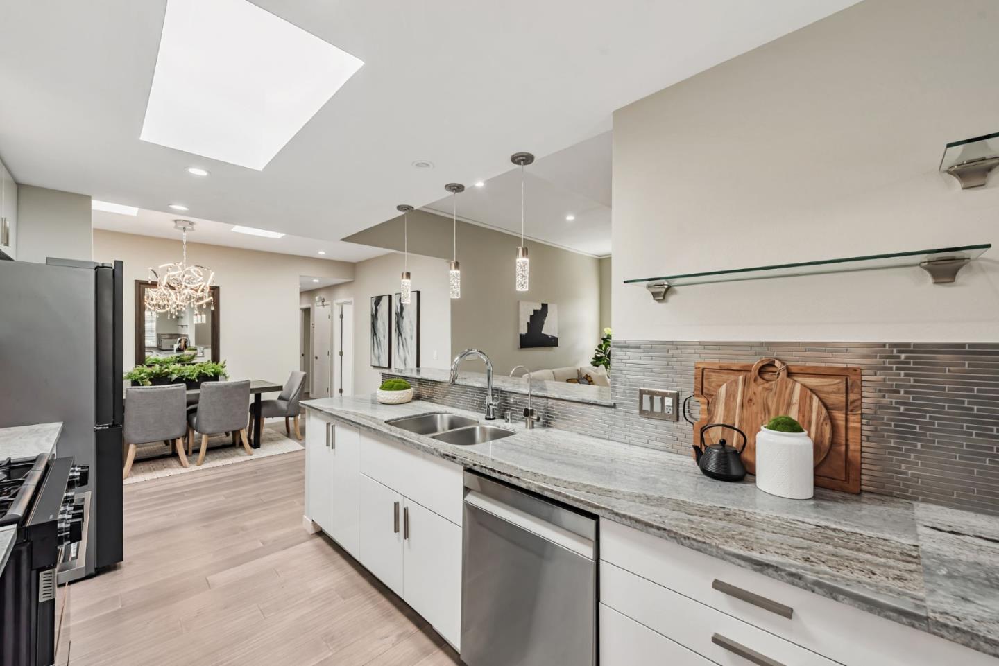 Detail Gallery Image 10 of 36 For 1626 S Wolfe Rd, Sunnyvale,  CA 94087 - 4 Beds | 3 Baths