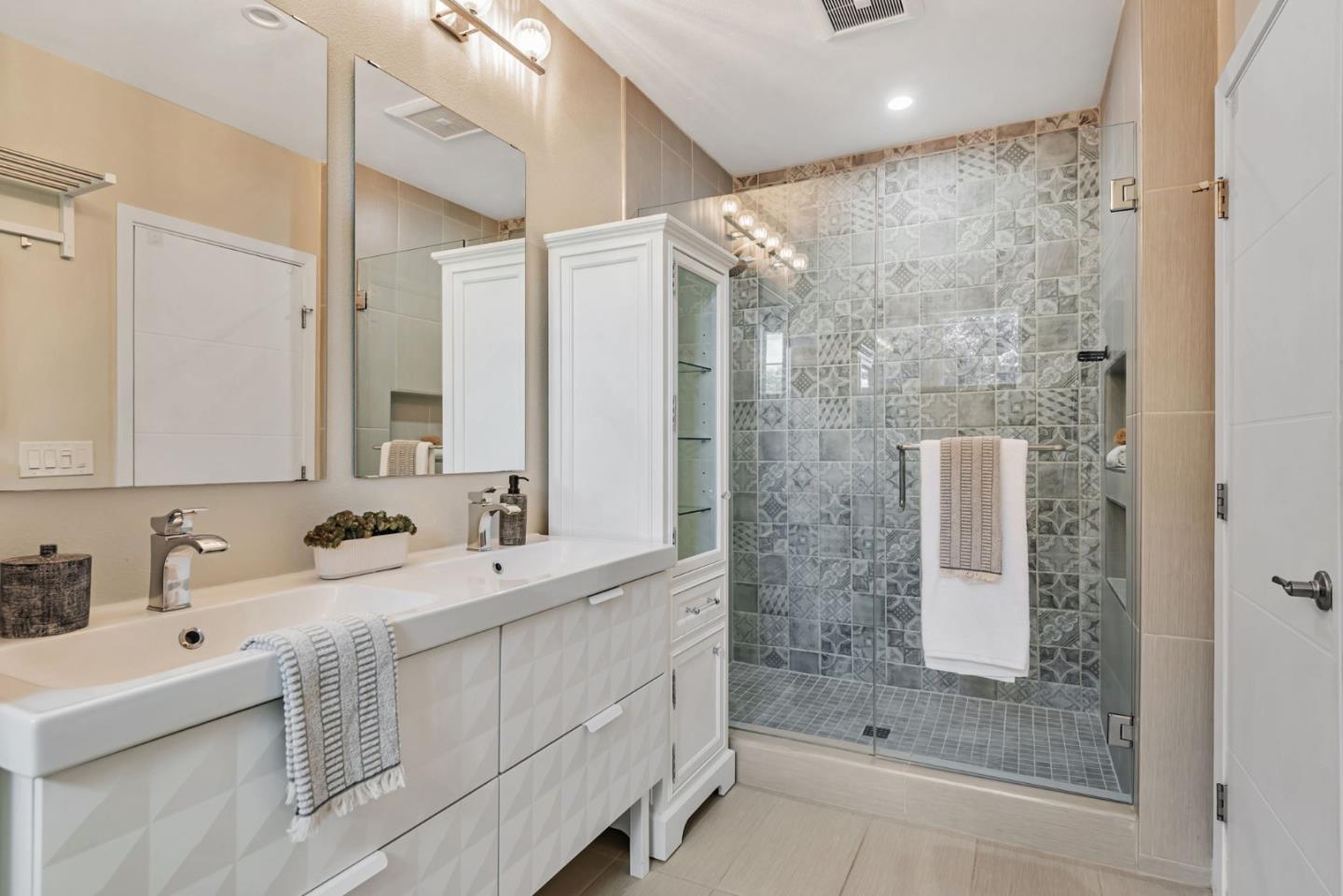 Detail Gallery Image 17 of 36 For 1626 S Wolfe Rd, Sunnyvale,  CA 94087 - 4 Beds | 3 Baths