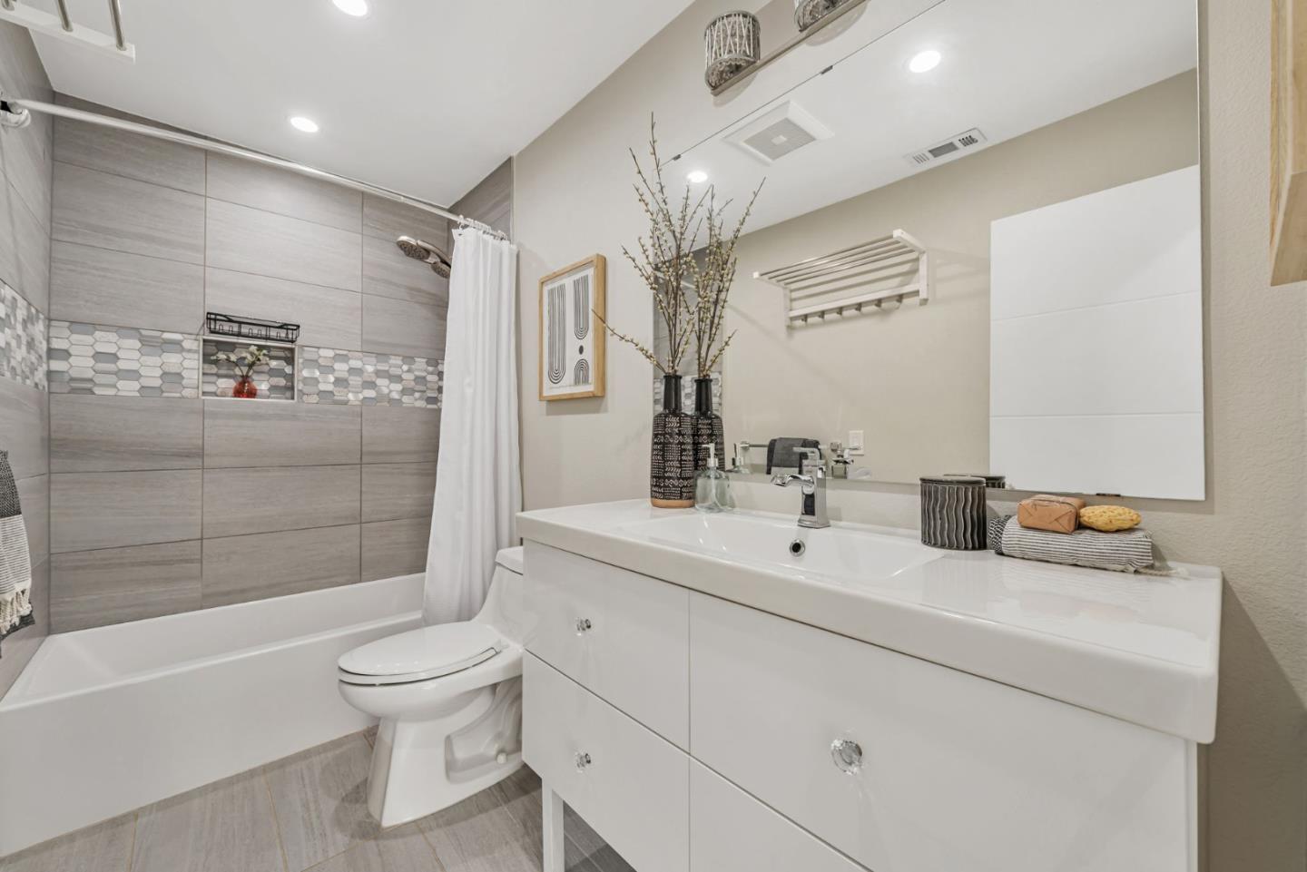 Detail Gallery Image 26 of 36 For 1626 S Wolfe Rd, Sunnyvale,  CA 94087 - 4 Beds | 3 Baths