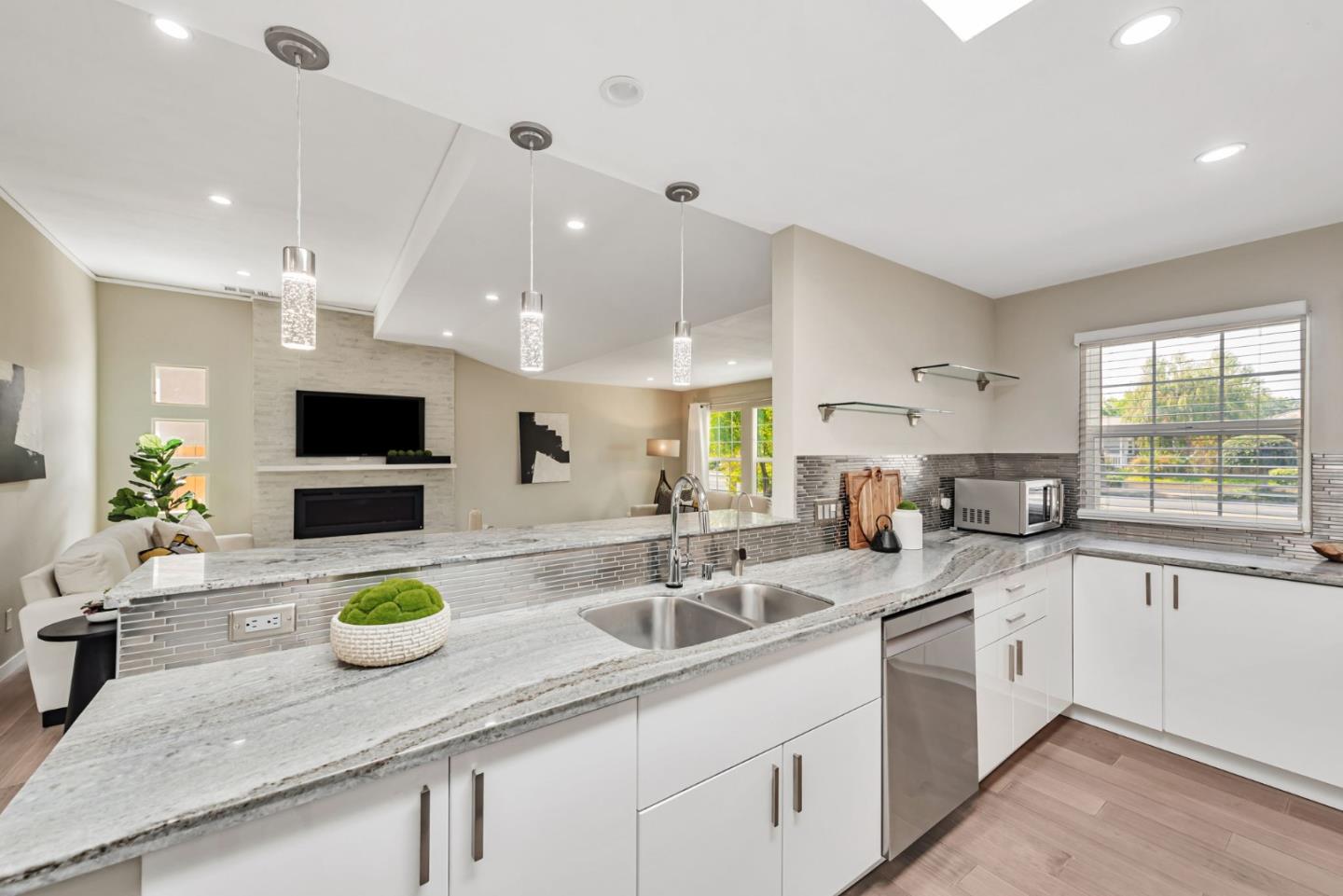 Detail Gallery Image 8 of 36 For 1626 S Wolfe Rd, Sunnyvale,  CA 94087 - 4 Beds | 3 Baths