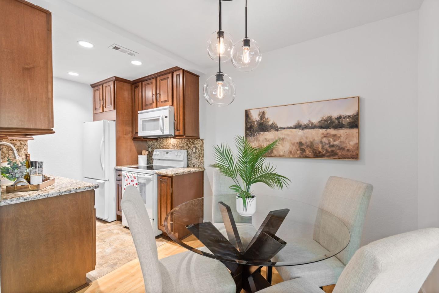 Detail Gallery Image 12 of 29 For 5701 Makati Cir #C,  San Jose,  CA 95123 - 1 Beds | 1 Baths