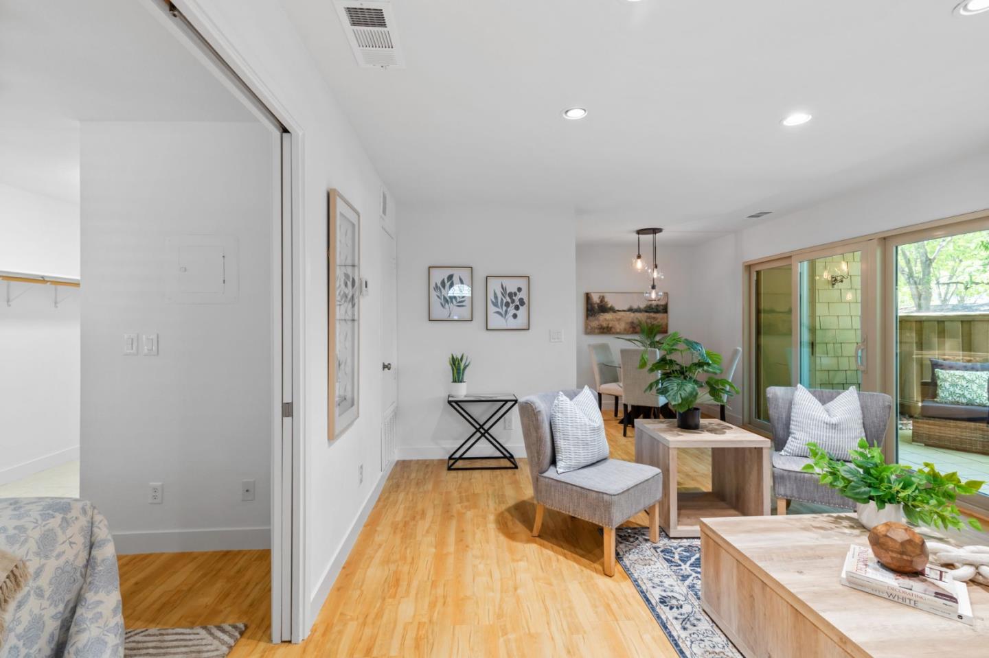 Detail Gallery Image 5 of 29 For 5701 Makati Cir #C,  San Jose,  CA 95123 - 1 Beds | 1 Baths