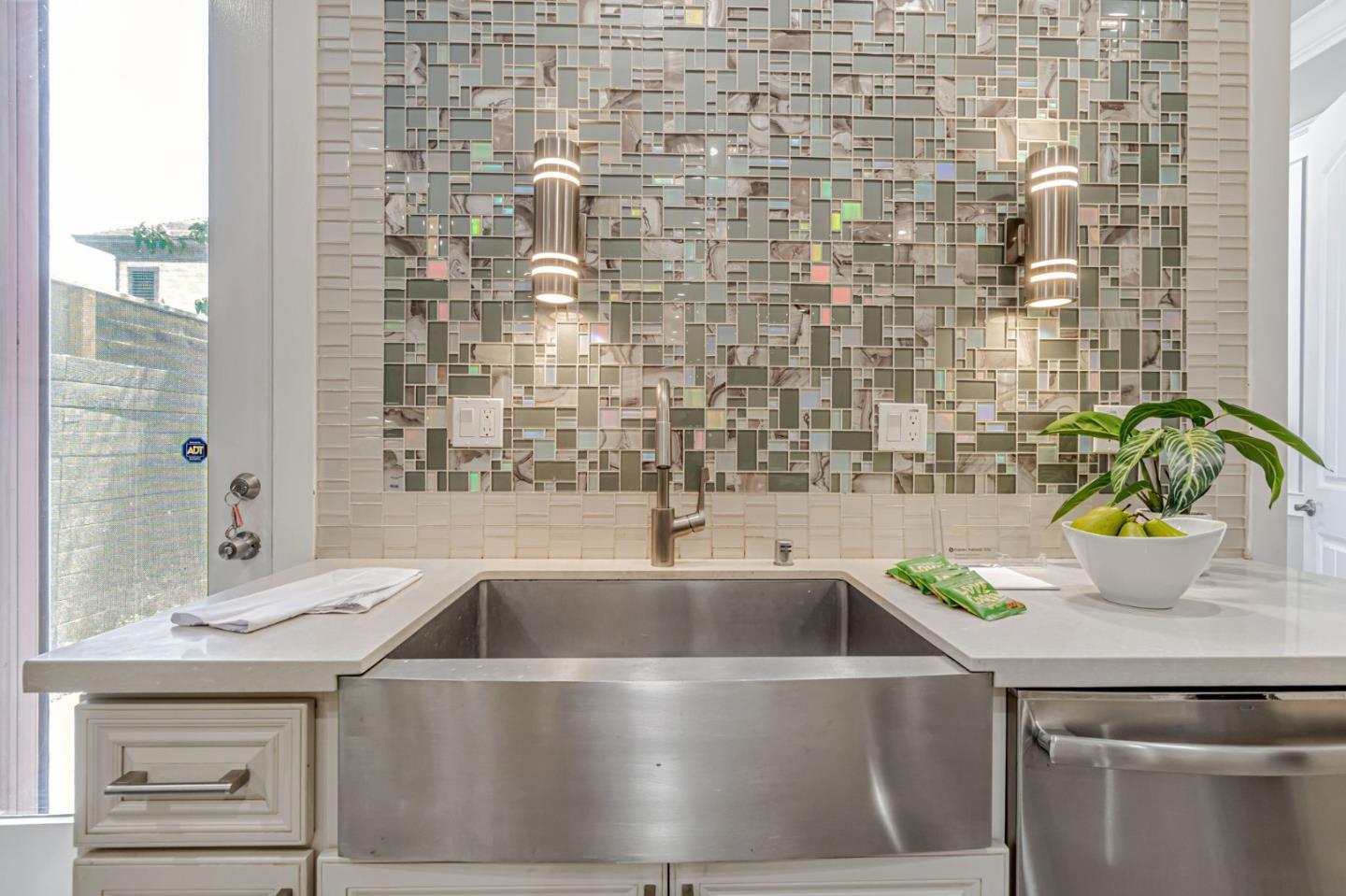 Detail Gallery Image 14 of 40 For 1633 15th St, Oakland,  CA 94607 - 3 Beds | 2/1 Baths