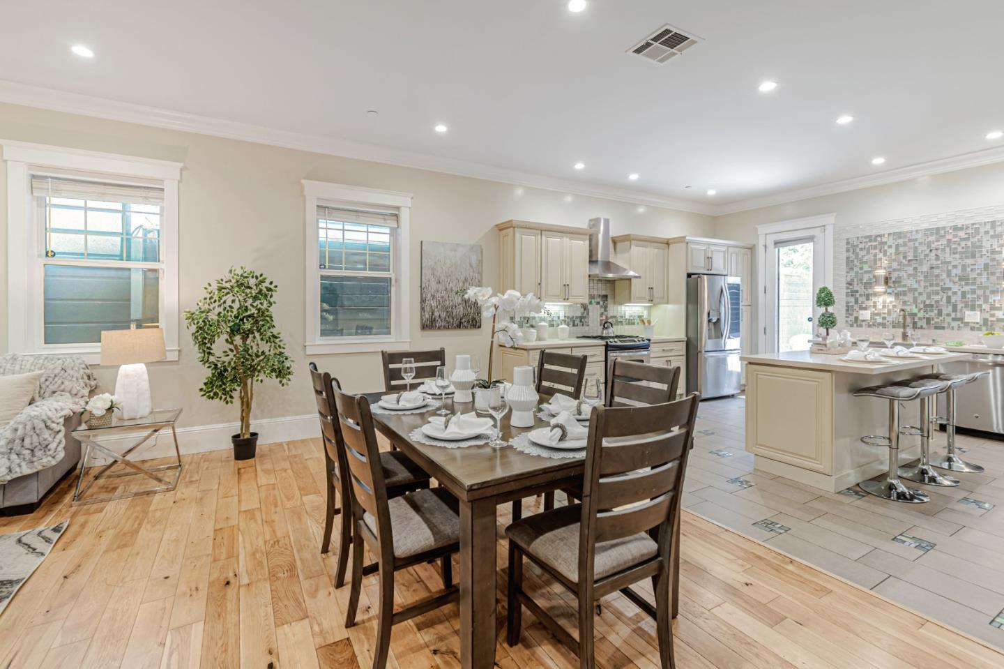 Detail Gallery Image 15 of 40 For 1633 15th St, Oakland,  CA 94607 - 3 Beds | 2/1 Baths