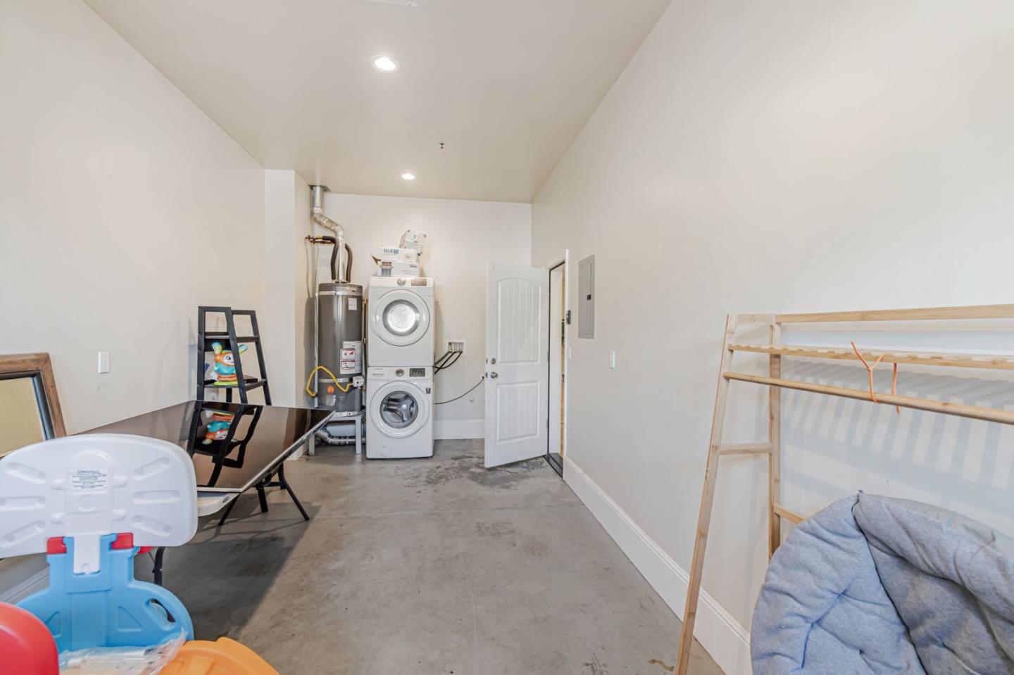 Detail Gallery Image 38 of 40 For 1633 15th St, Oakland,  CA 94607 - 3 Beds | 2/1 Baths