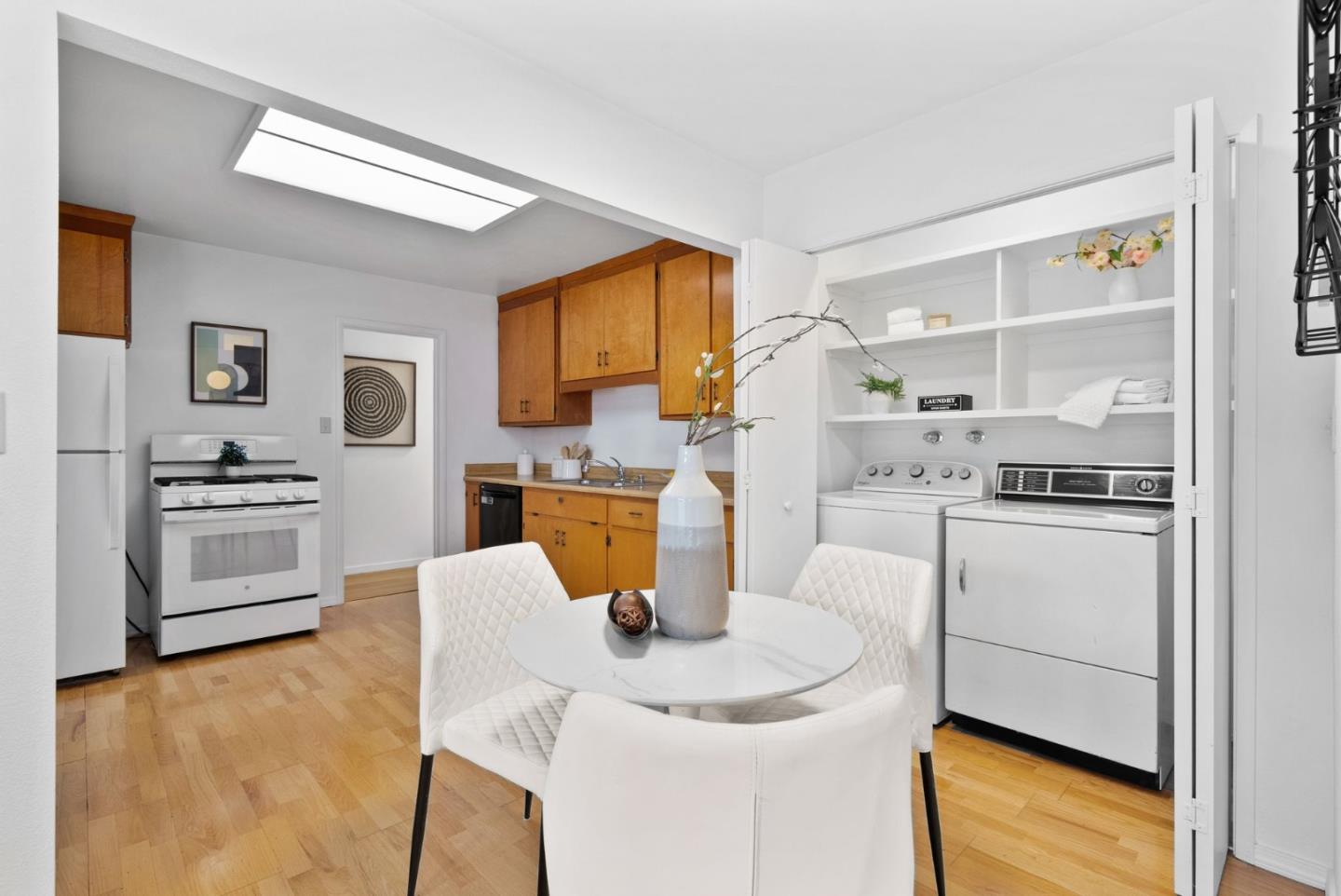 Detail Gallery Image 10 of 30 For 3136 Genevieve Ct, Palo Alto,  CA 94303 - 3 Beds | 2 Baths