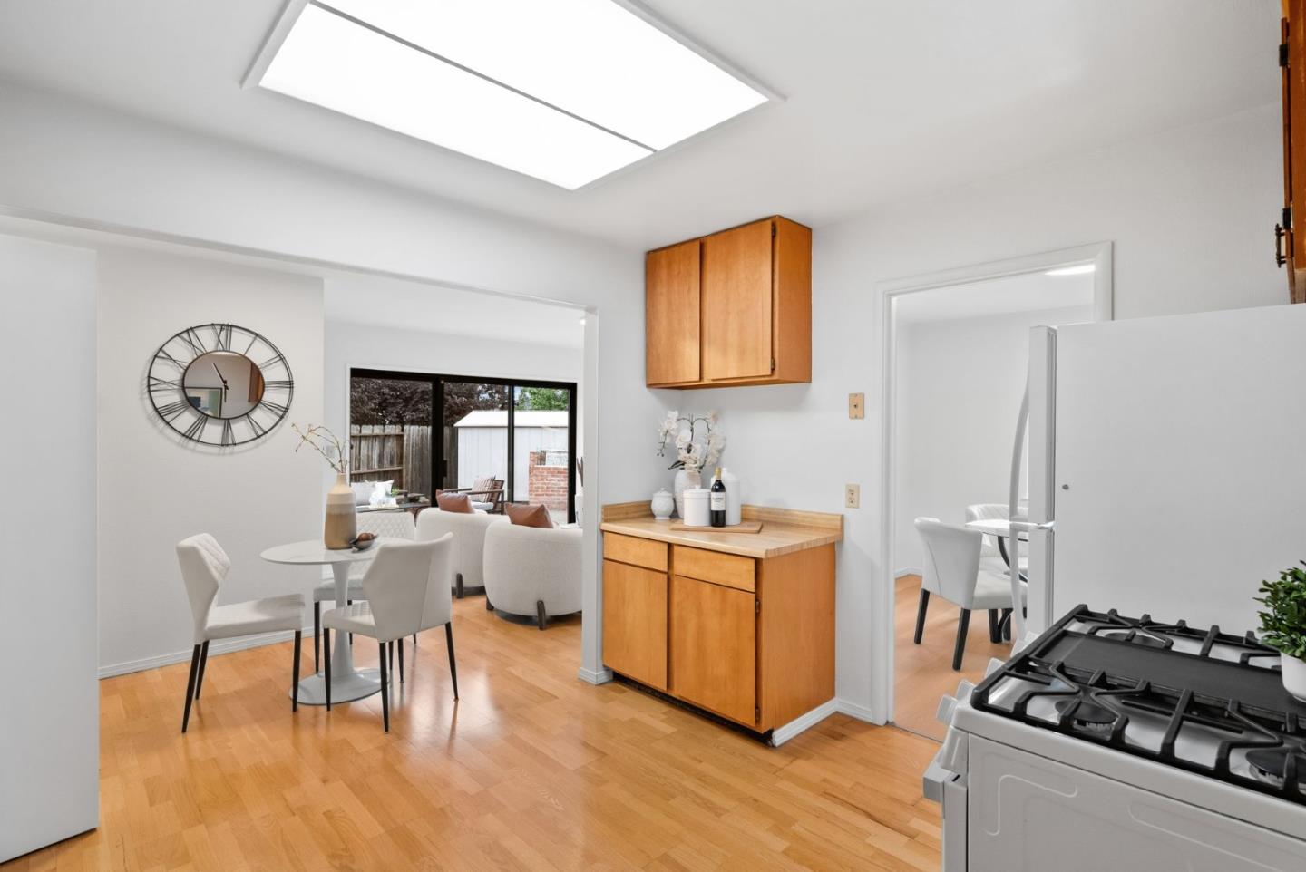 Detail Gallery Image 13 of 30 For 3136 Genevieve Ct, Palo Alto,  CA 94303 - 3 Beds | 2 Baths