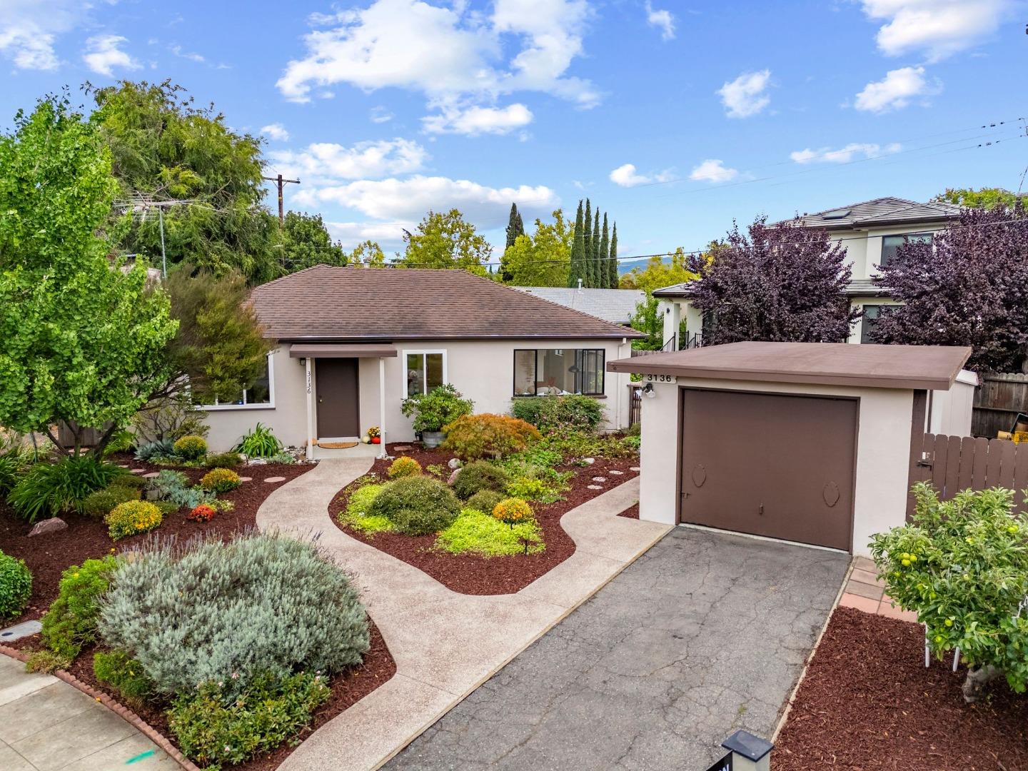 Detail Gallery Image 2 of 30 For 3136 Genevieve Ct, Palo Alto,  CA 94303 - 3 Beds | 2 Baths