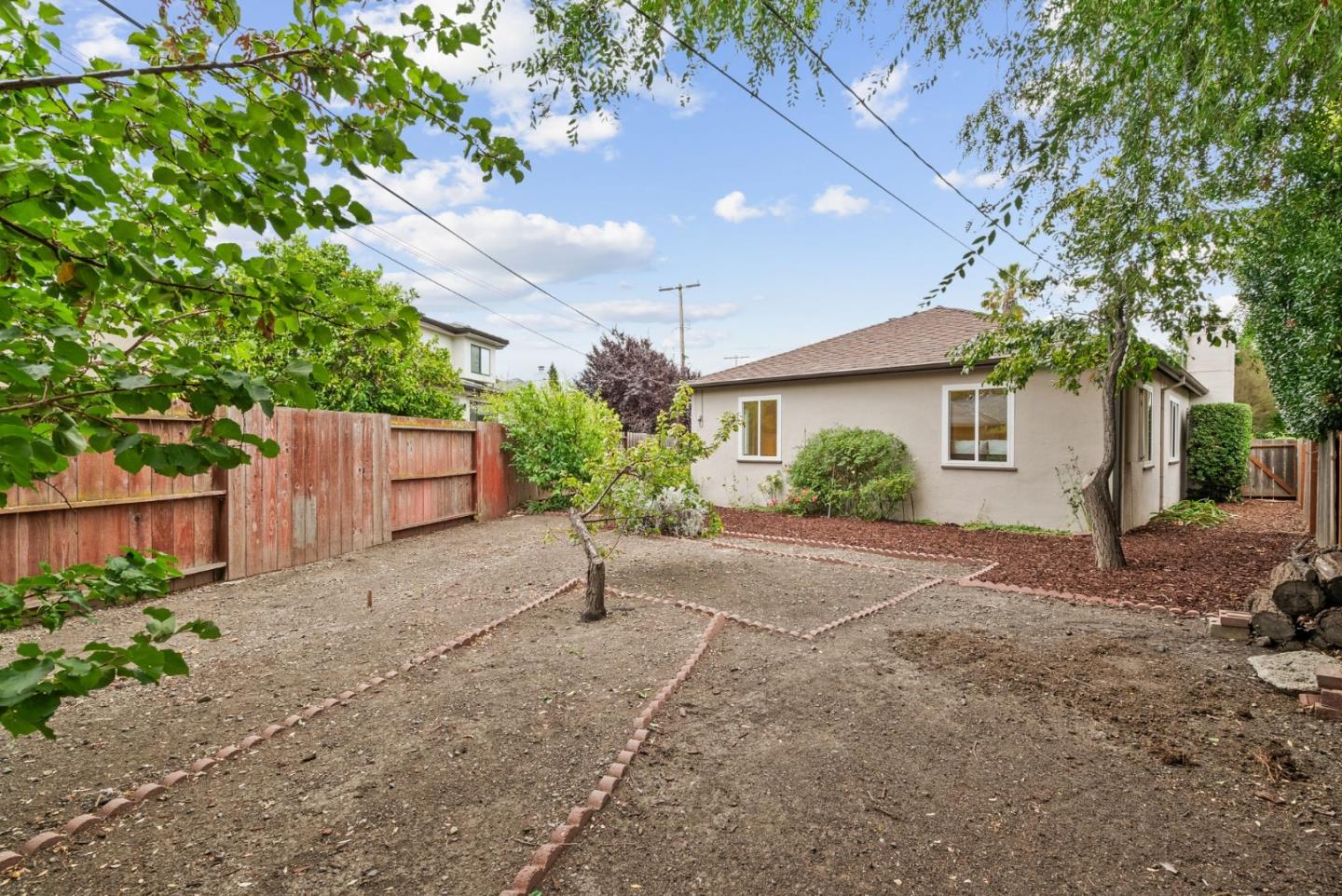 Detail Gallery Image 24 of 30 For 3136 Genevieve Ct, Palo Alto,  CA 94303 - 3 Beds | 2 Baths