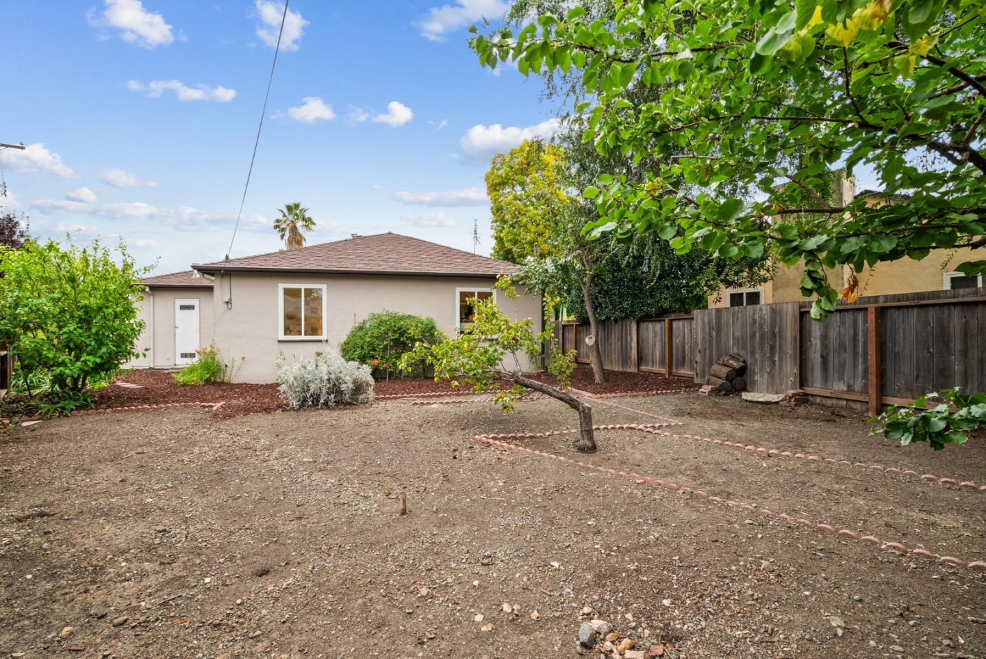 Detail Gallery Image 25 of 30 For 3136 Genevieve Ct, Palo Alto,  CA 94303 - 3 Beds | 2 Baths