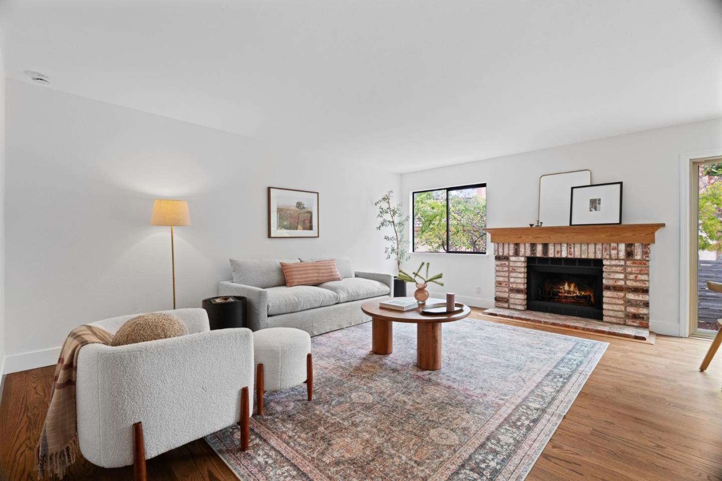 Detail Gallery Image 13 of 37 For 1657 Sugarloaf Dr, San Mateo,  CA 94403 - 3 Beds | 2/1 Baths