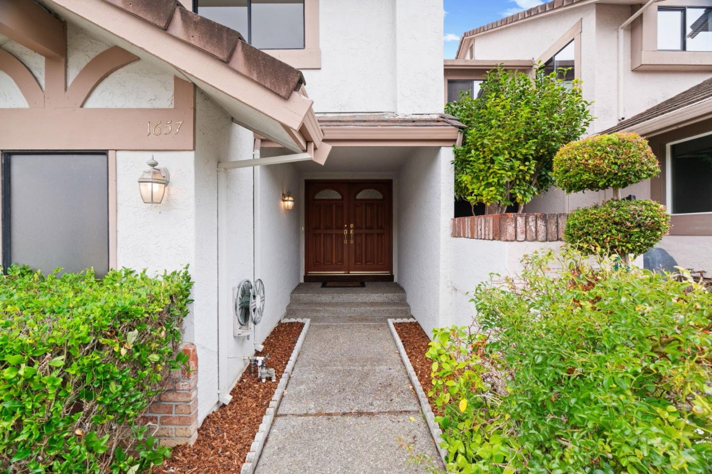 Detail Gallery Image 2 of 37 For 1657 Sugarloaf Dr, San Mateo,  CA 94403 - 3 Beds | 2/1 Baths