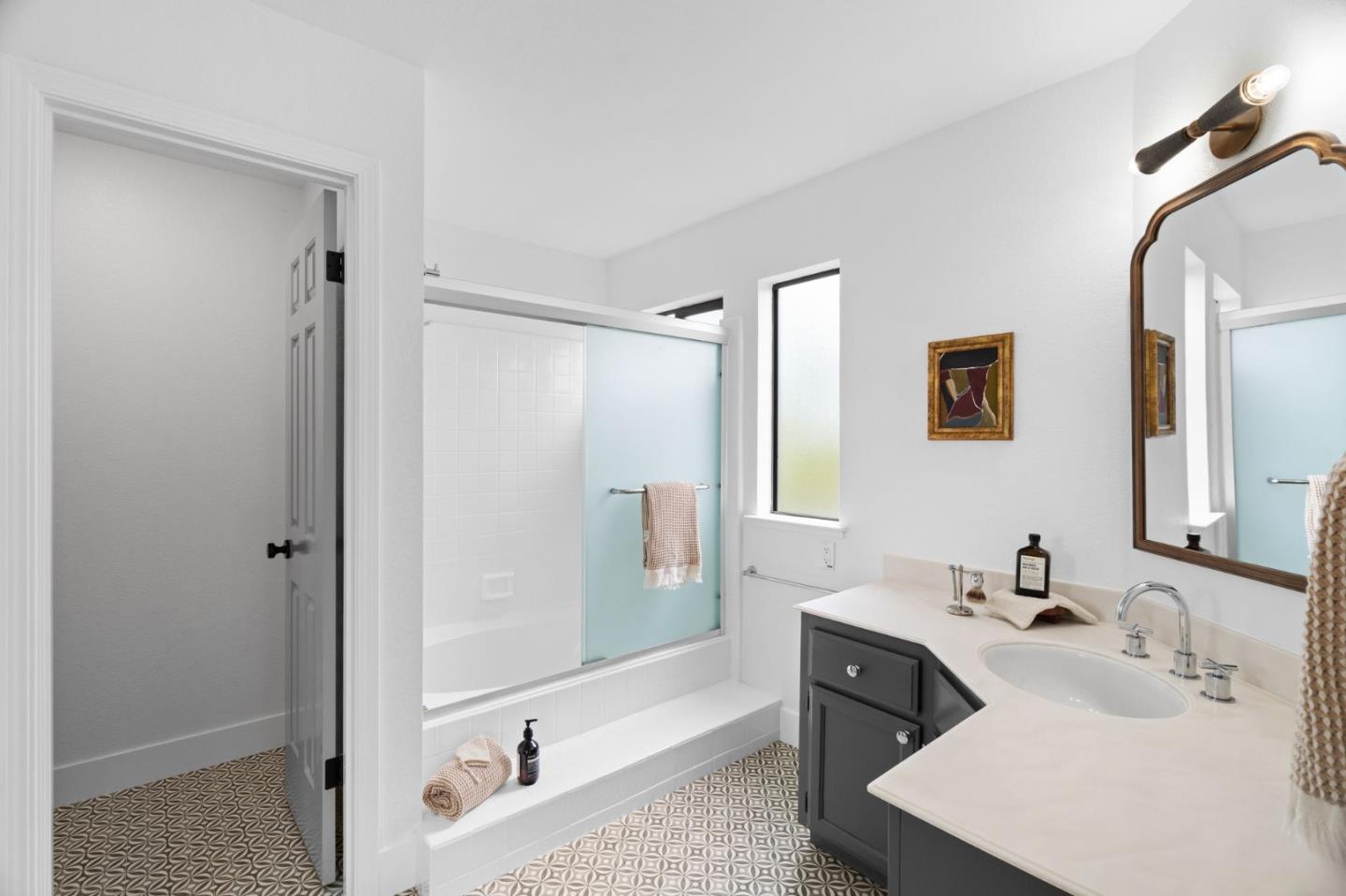 Detail Gallery Image 24 of 37 For 1657 Sugarloaf Dr, San Mateo,  CA 94403 - 3 Beds | 2/1 Baths