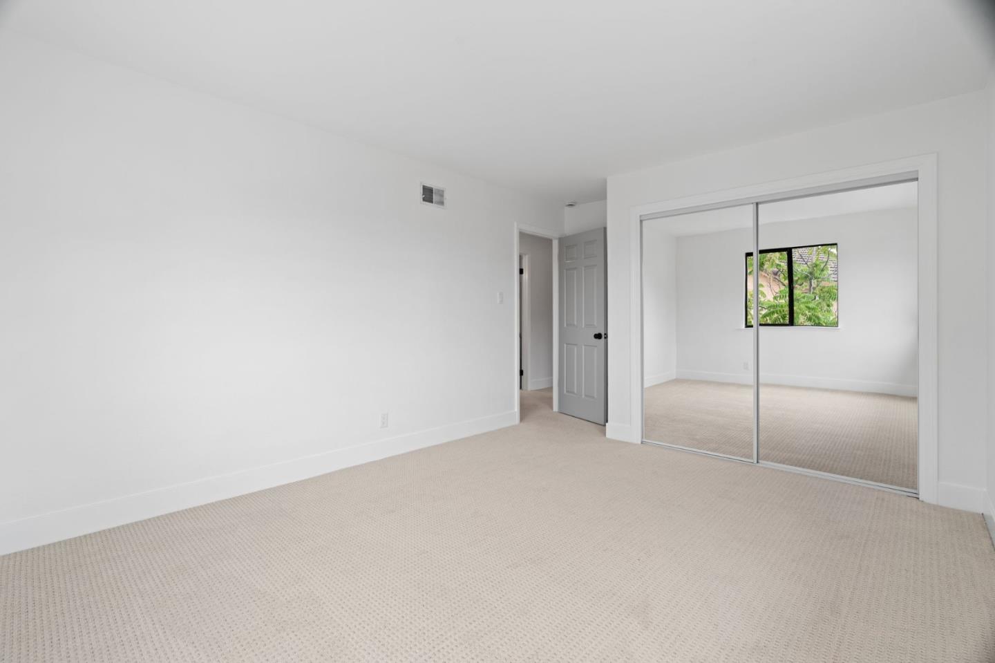 Detail Gallery Image 26 of 37 For 1657 Sugarloaf Dr, San Mateo,  CA 94403 - 3 Beds | 2/1 Baths