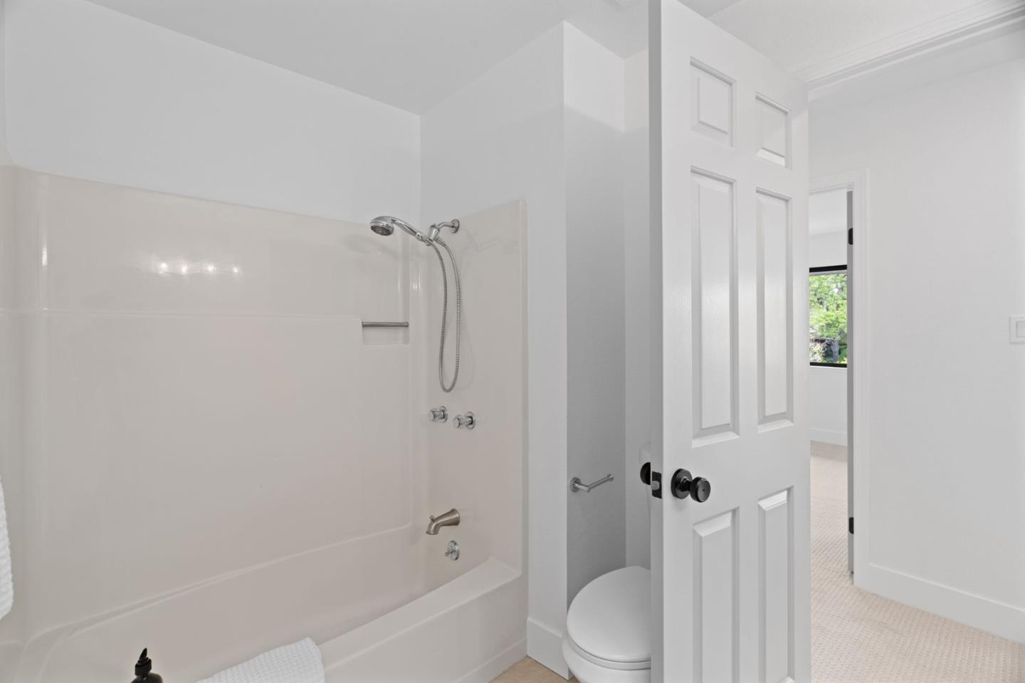 Detail Gallery Image 29 of 37 For 1657 Sugarloaf Dr, San Mateo,  CA 94403 - 3 Beds | 2/1 Baths